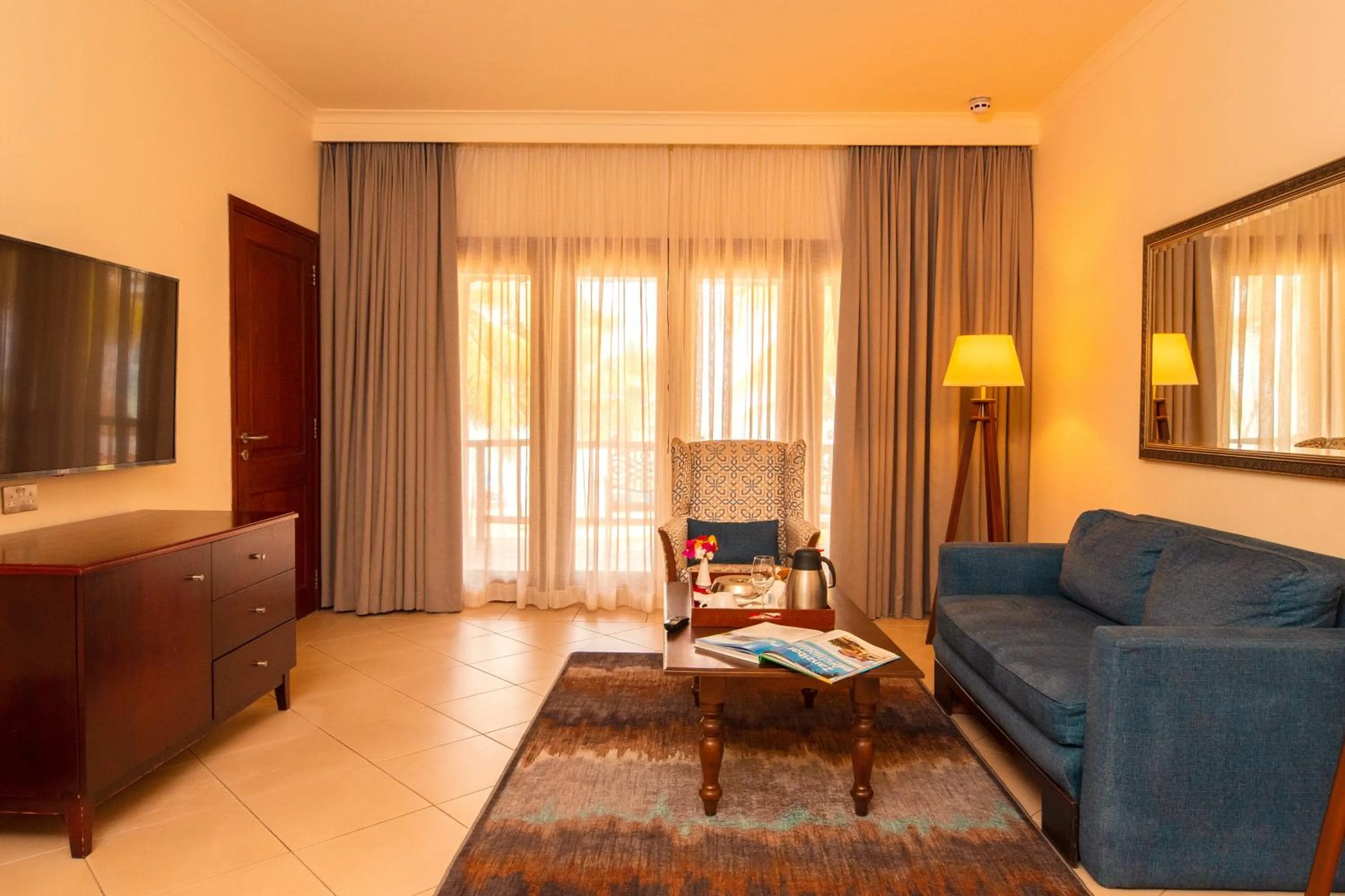 Communal lounge/ TV room in White Sands Hotel