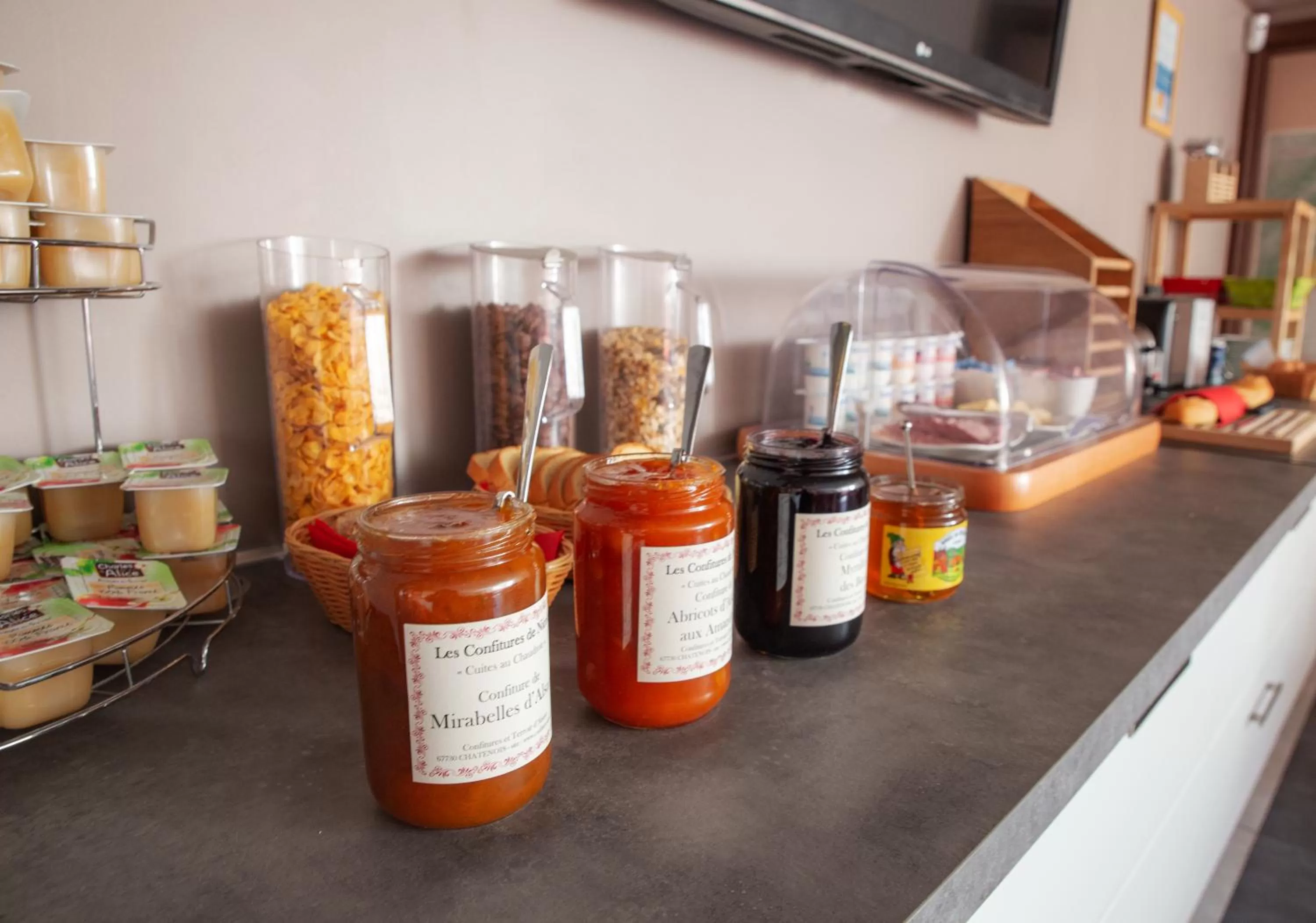 Buffet breakfast in Comfort Aparthotel Mutzig Portes d'Alsace