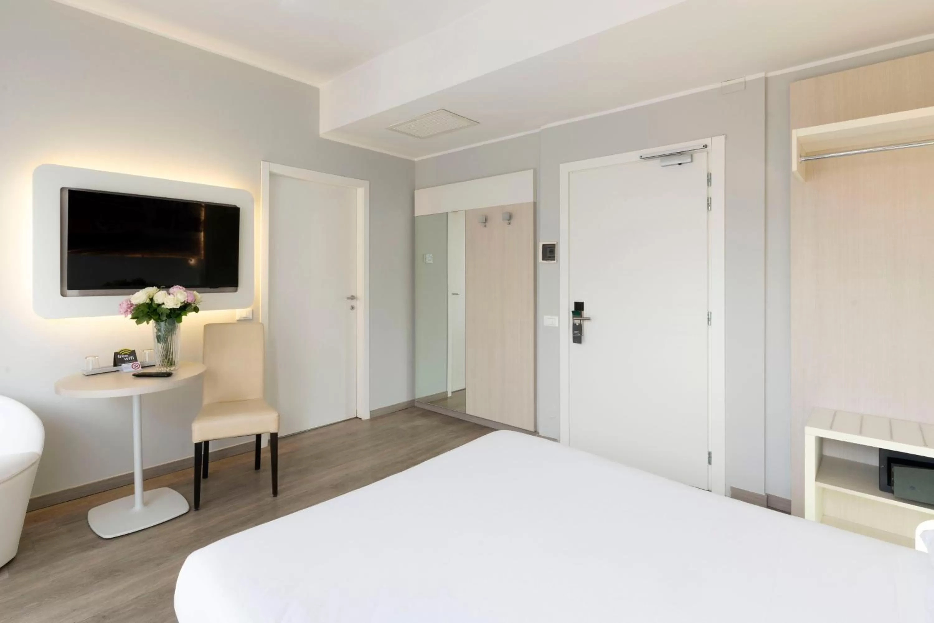 Bed in Kleos Hotel Milano Città Studi by Kleos Group Collection