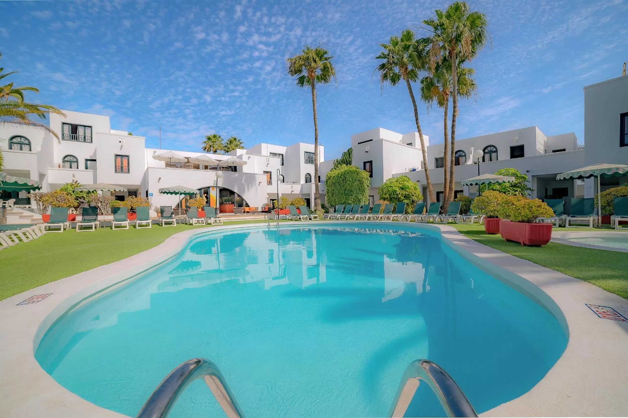 Swimming pool in Nazaret Sol