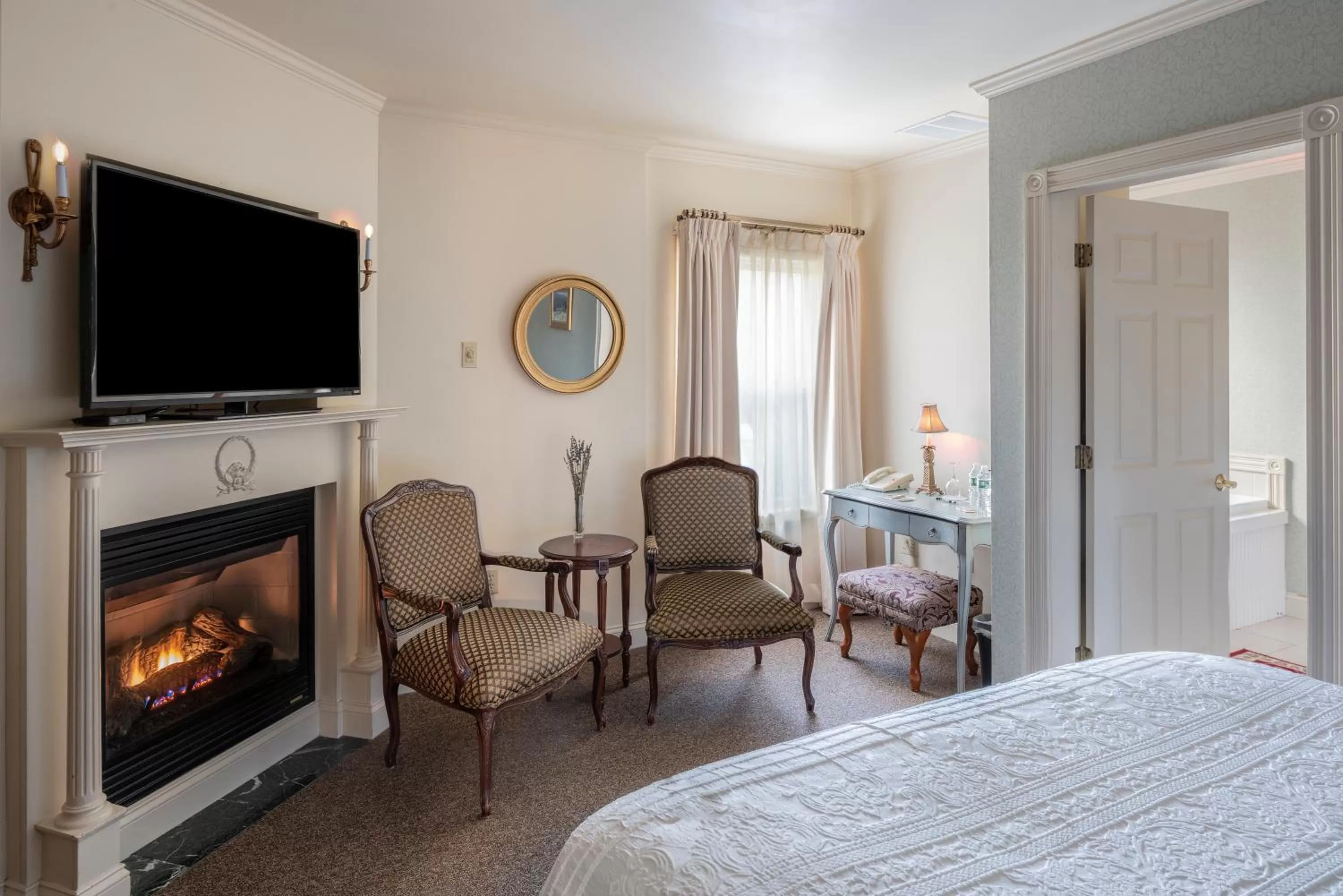 Photo of the whole room, Bed in The Inn at Thorn Hill