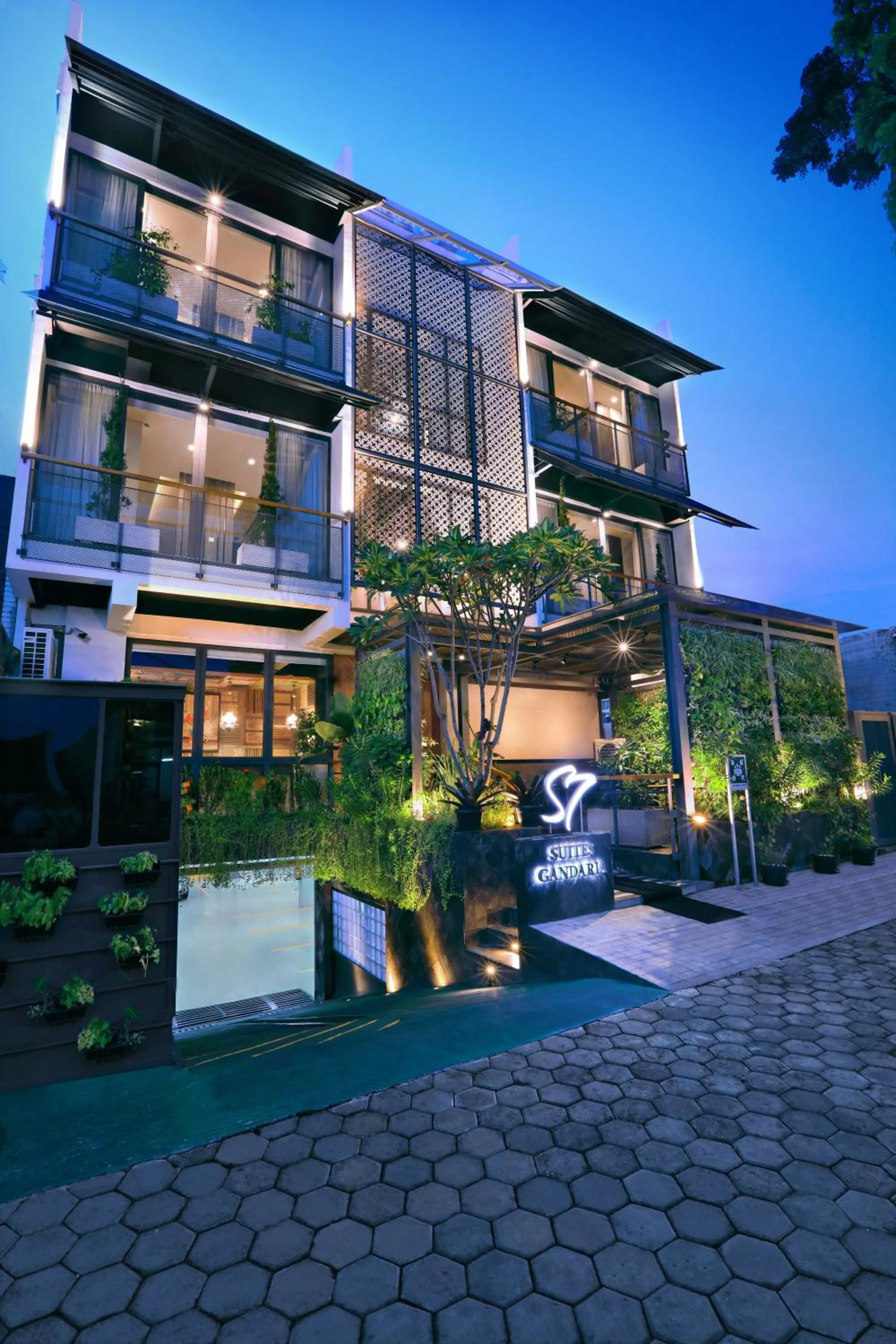 Property building in S7 SUITES GANDARIA
