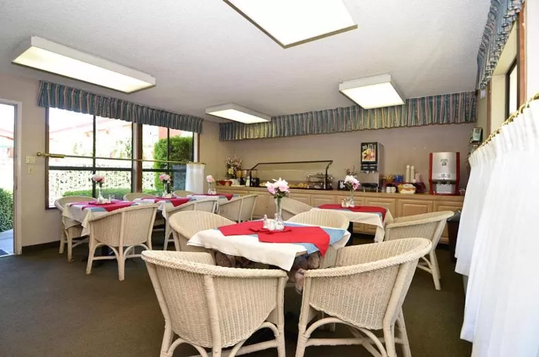 Restaurant/places to eat in County Inn