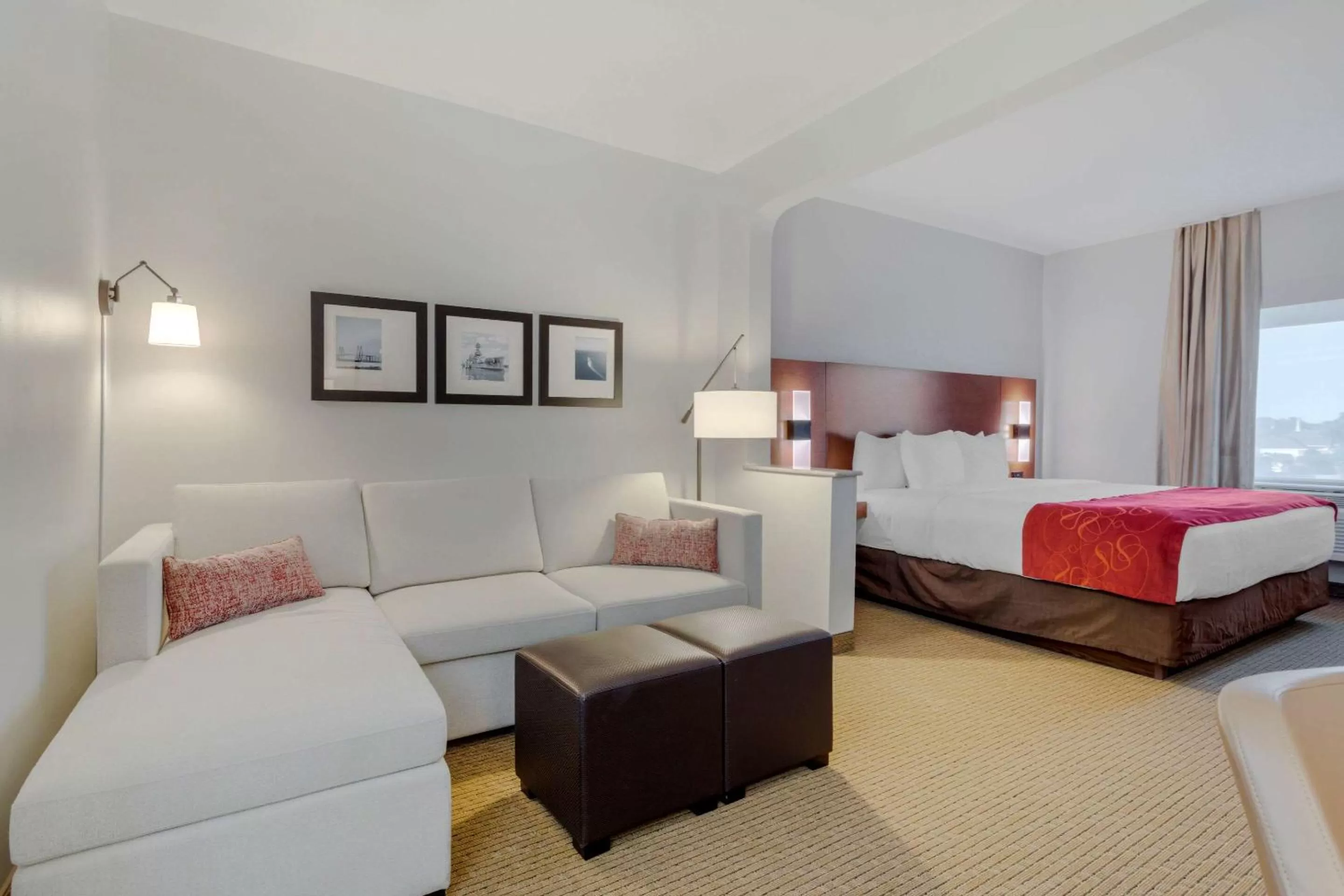 Bedroom in Comfort Suites La Porte - Baytown
