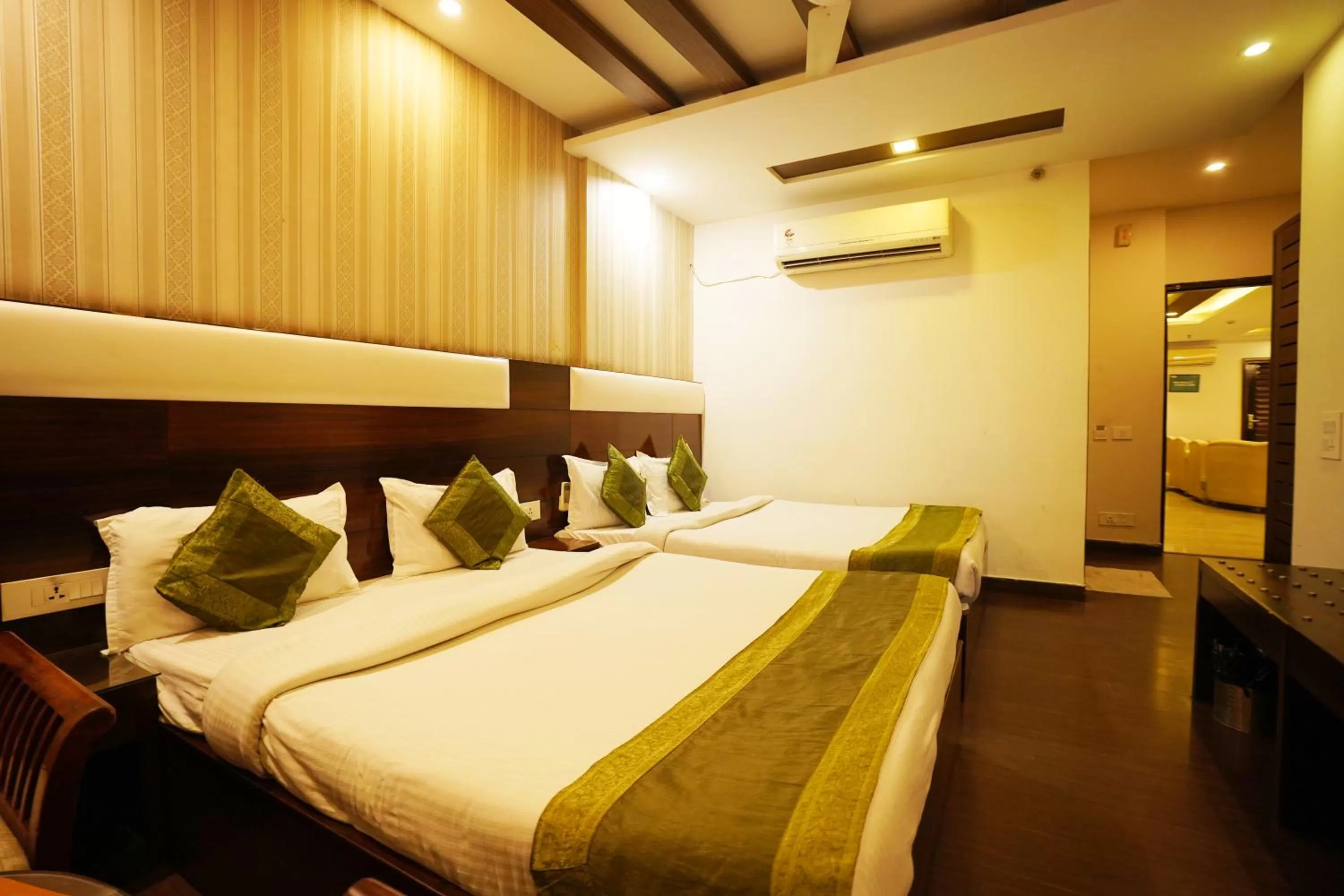 Bedroom, Bed in Hotel Dreamland Chandigarh