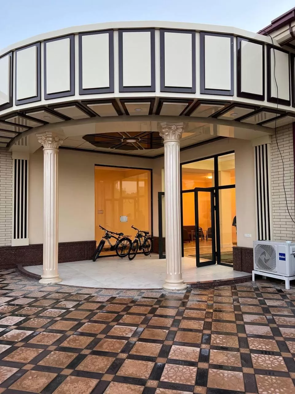 Facade/entrance in Samarabonu Hotel