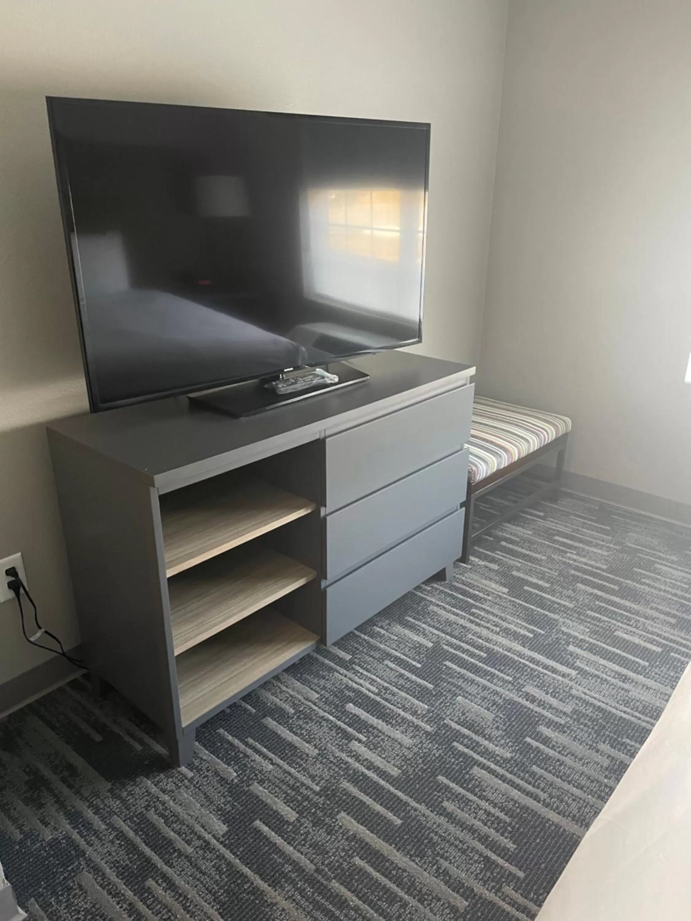 TV and multimedia in Country Inn & Suites by Radisson, Madison, WI