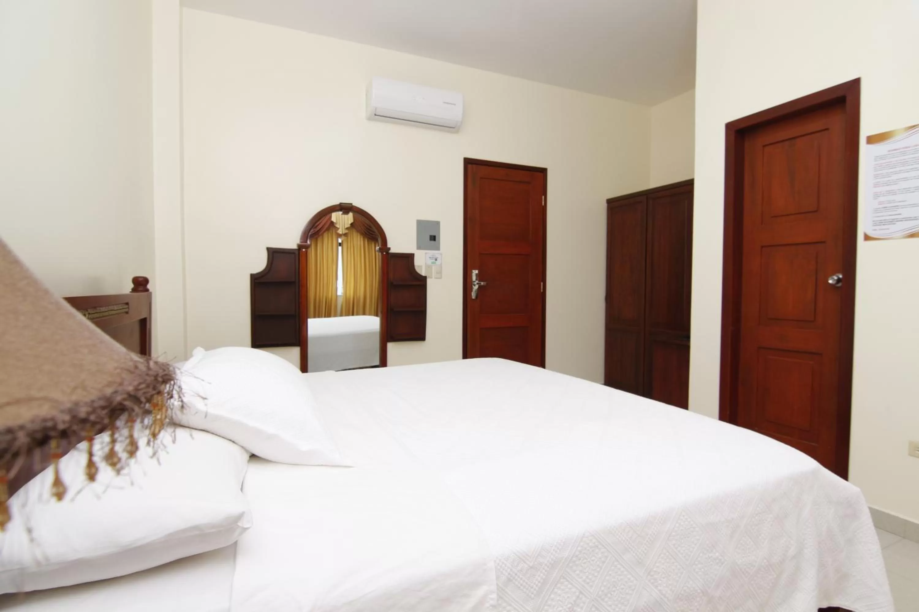 Bed in Hotel Versailles Internacional