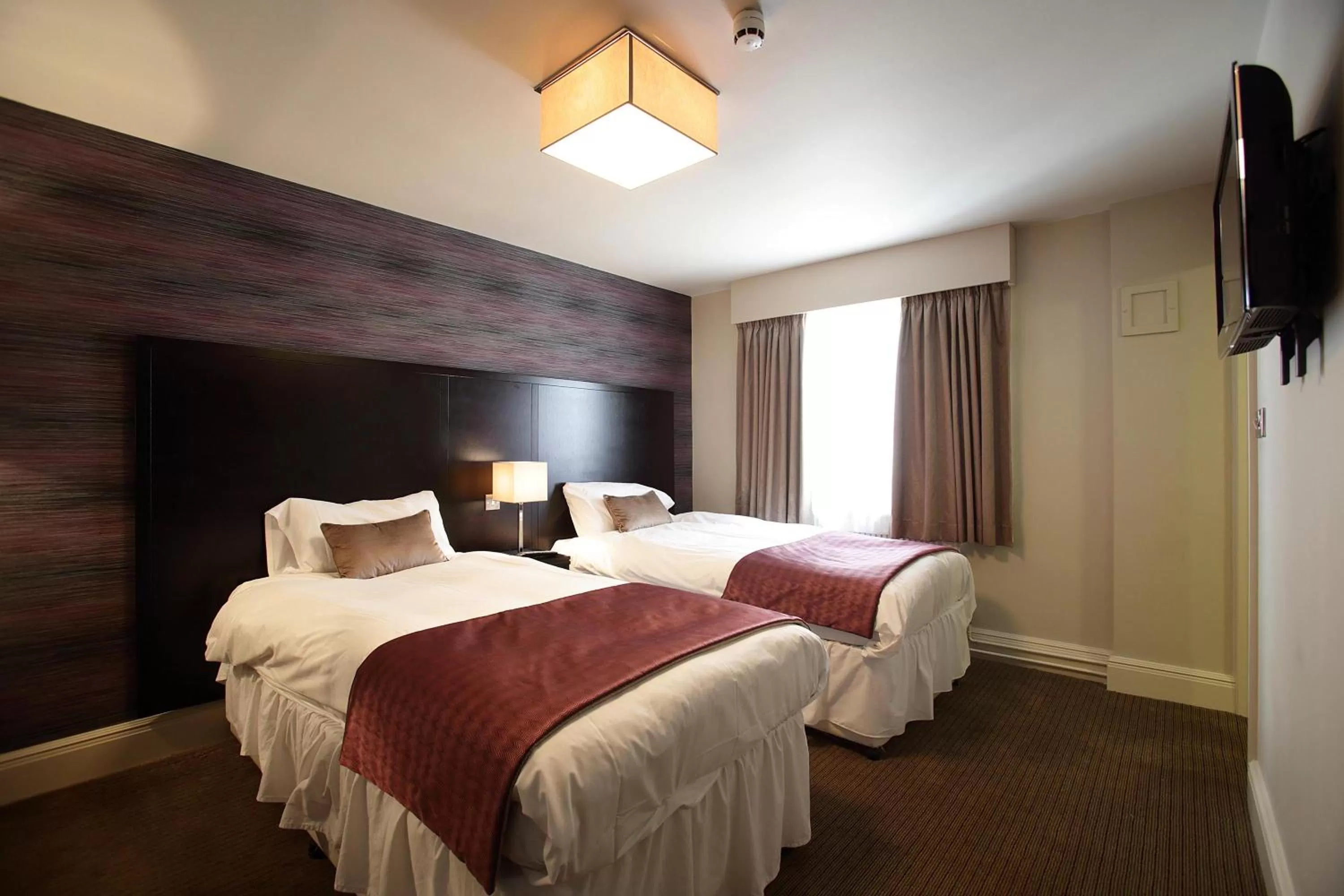 Bedroom, Bed in The King's Highway Wetherspoon