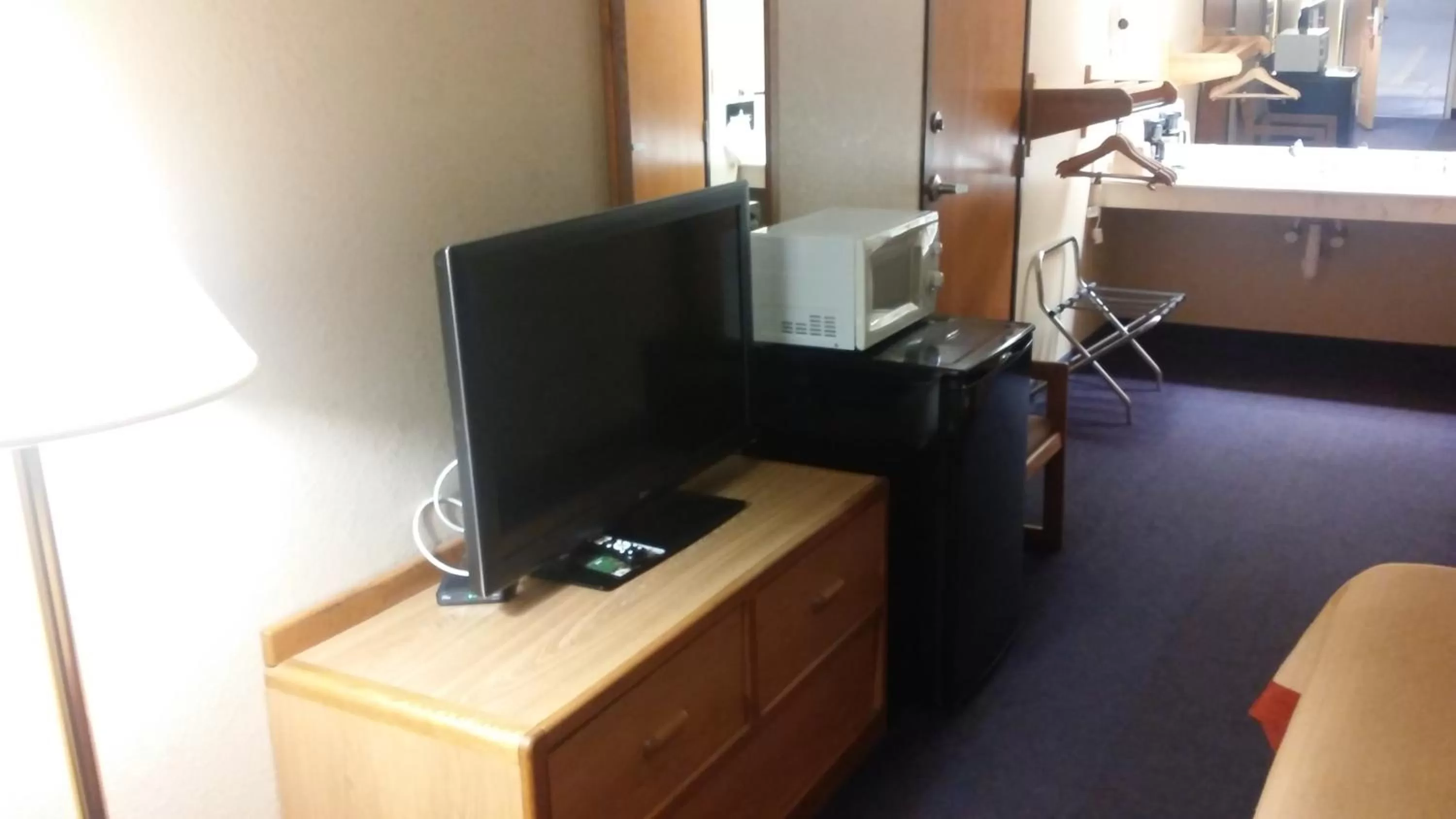 TV and multimedia in Super 8 by Wyndham Mount Vernon