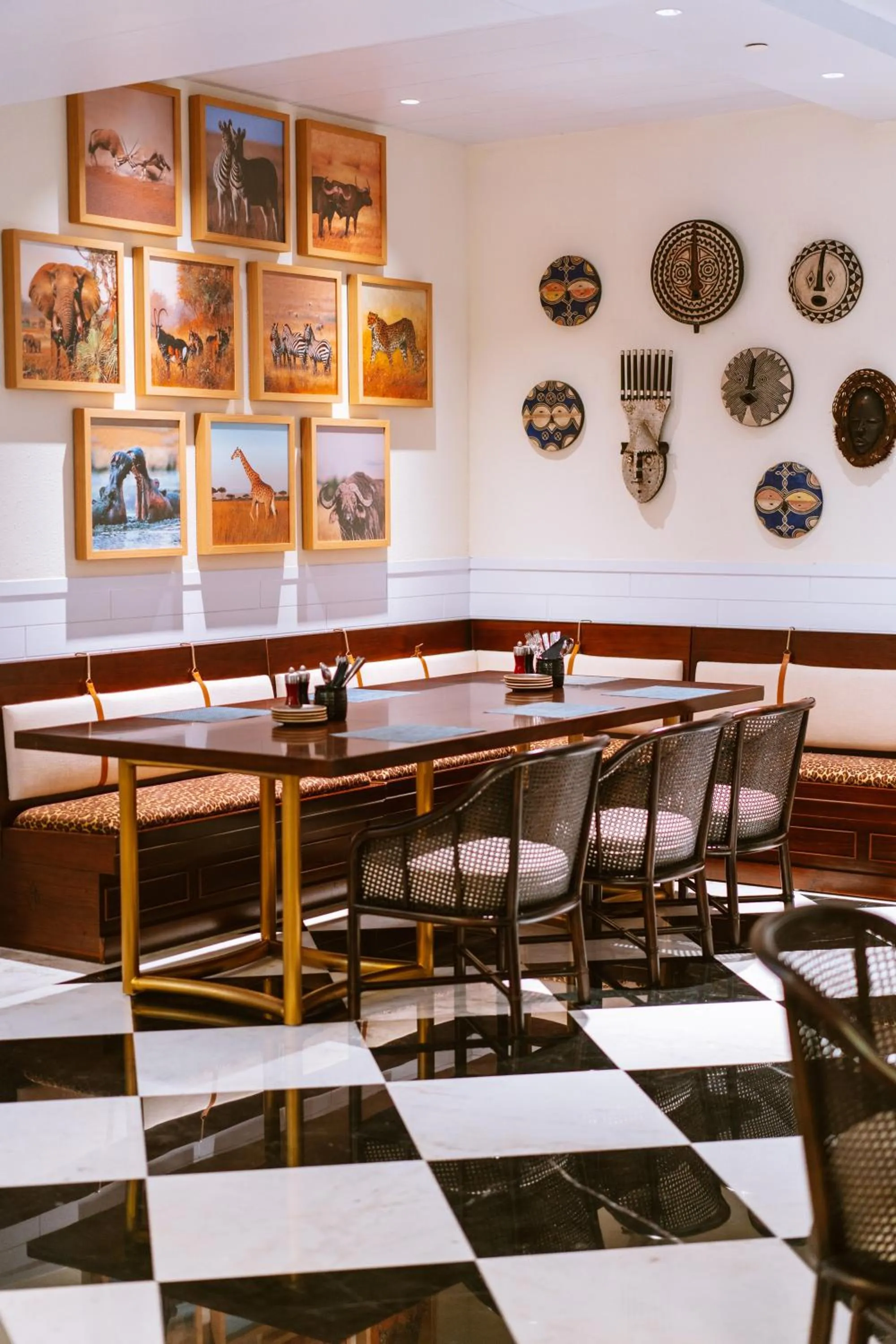 Restaurant/places to eat in Johari Rotana