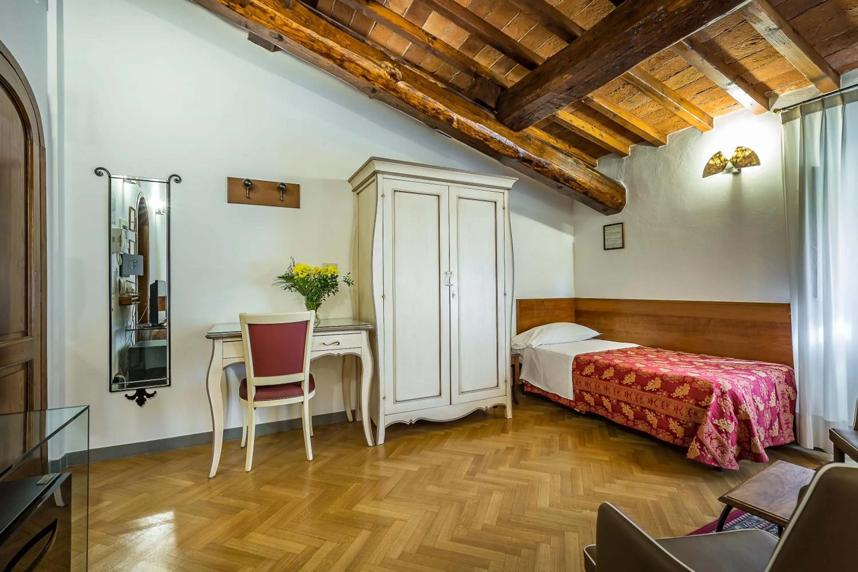 Photo of the whole room, Bed in Hotel Collodi Firenze