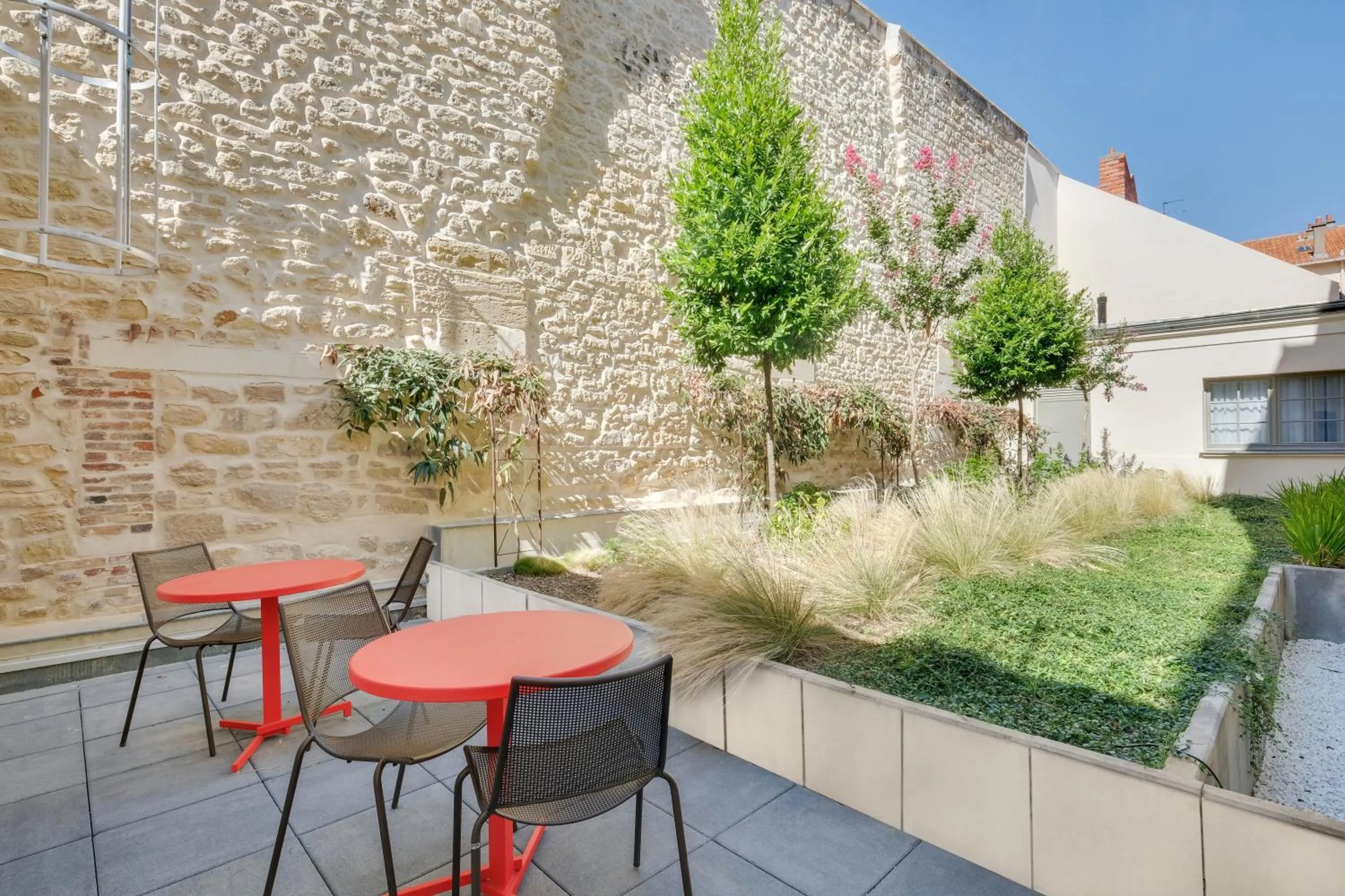 Garden in ibis Saint Germain en Laye Centre