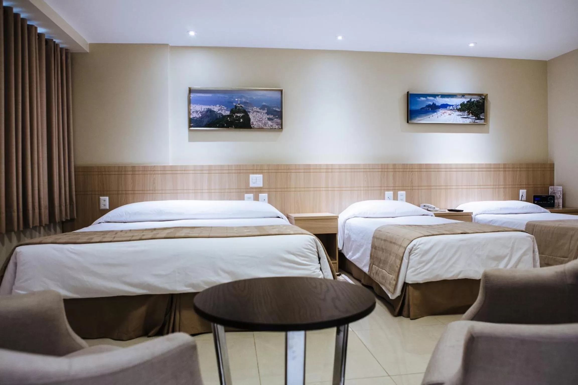 Photo of the whole room, Bed in Elegance Praia Hotel