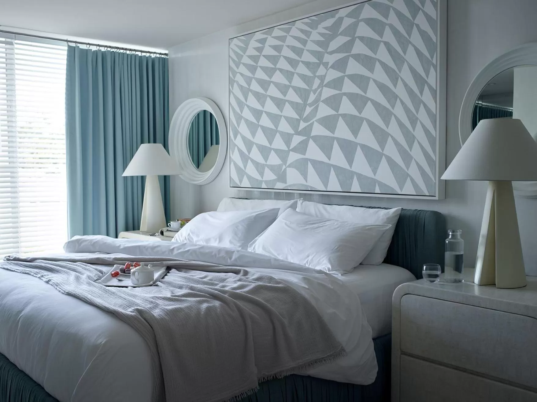 Bed in Avalon Hotel Beverly Hills, a Member of Design Hotels