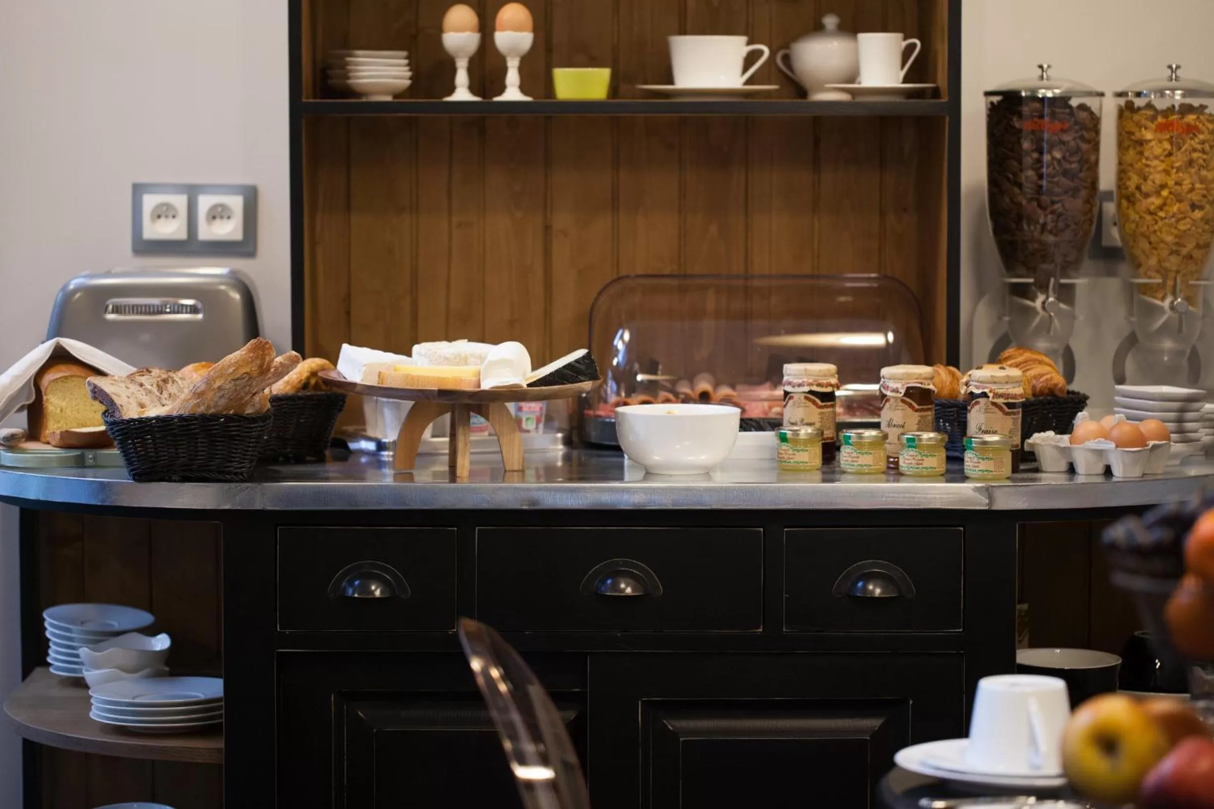 Buffet breakfast in Le Mireille