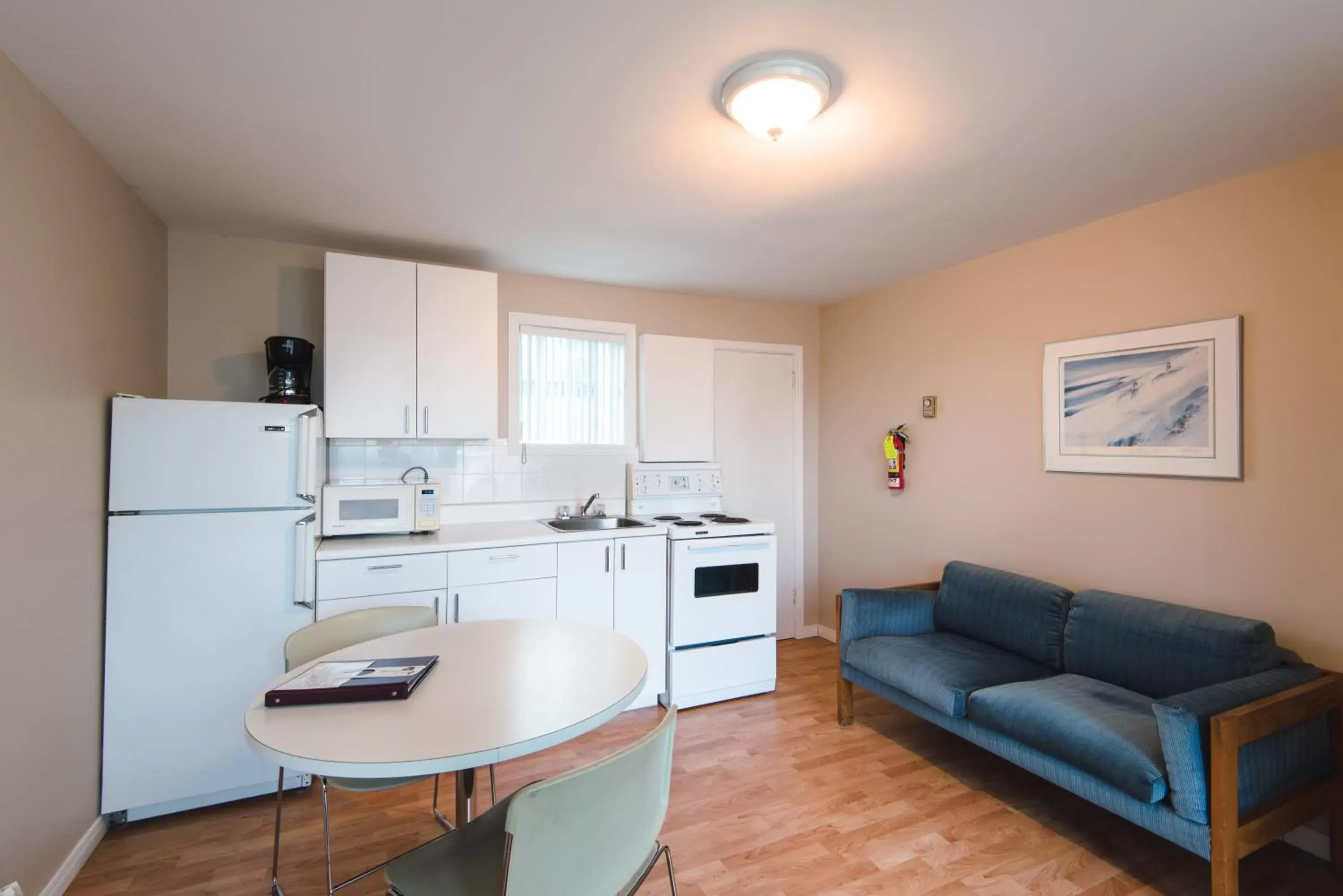 Superior Double Room with Kitchenette in Auberge le Parasol Superior Double Room with Kitchenette in Auberge le Parasol