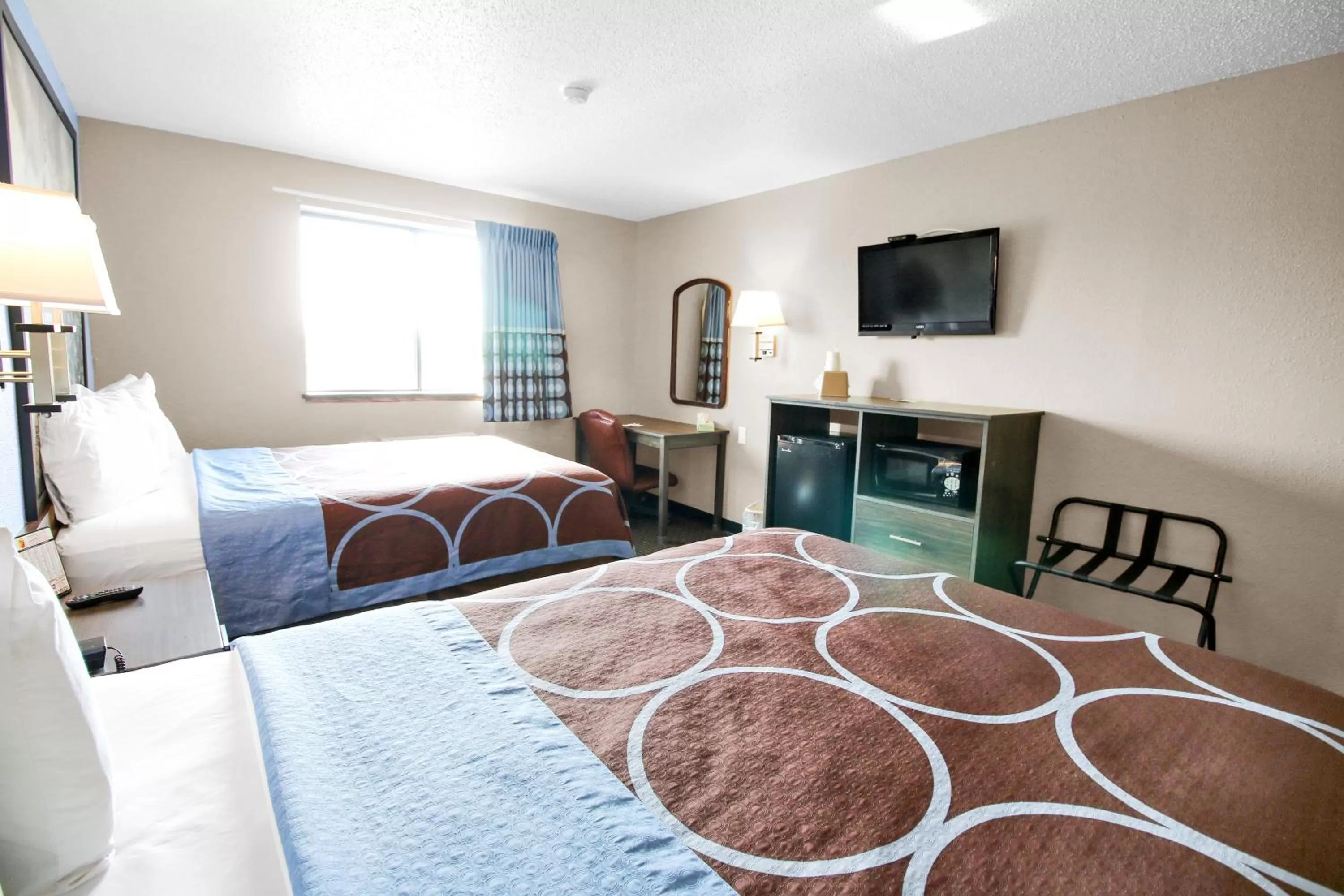 Bed in Super 8 by Wyndham Kenosha/Pleasant Prairie