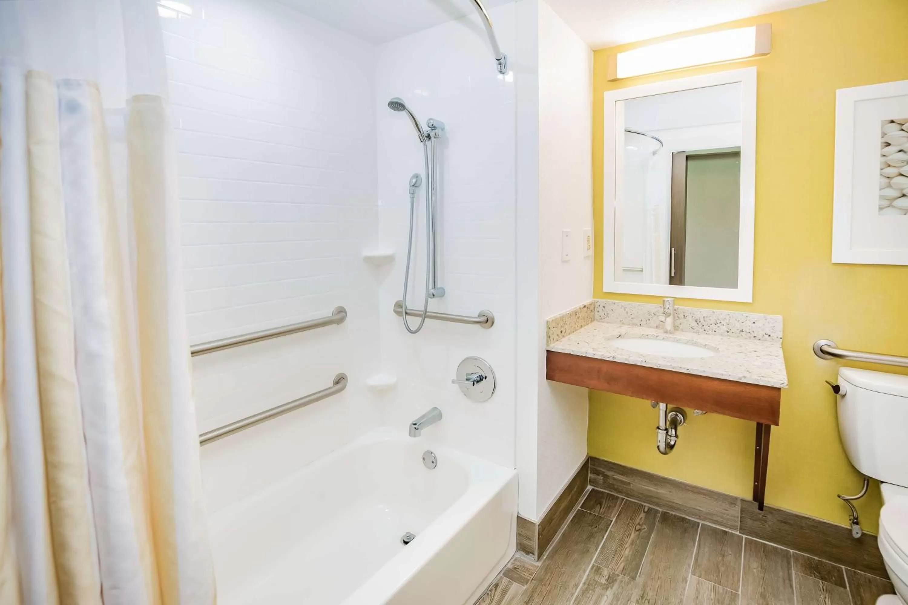 Bathroom in Hilton Garden Inn Orange Beach