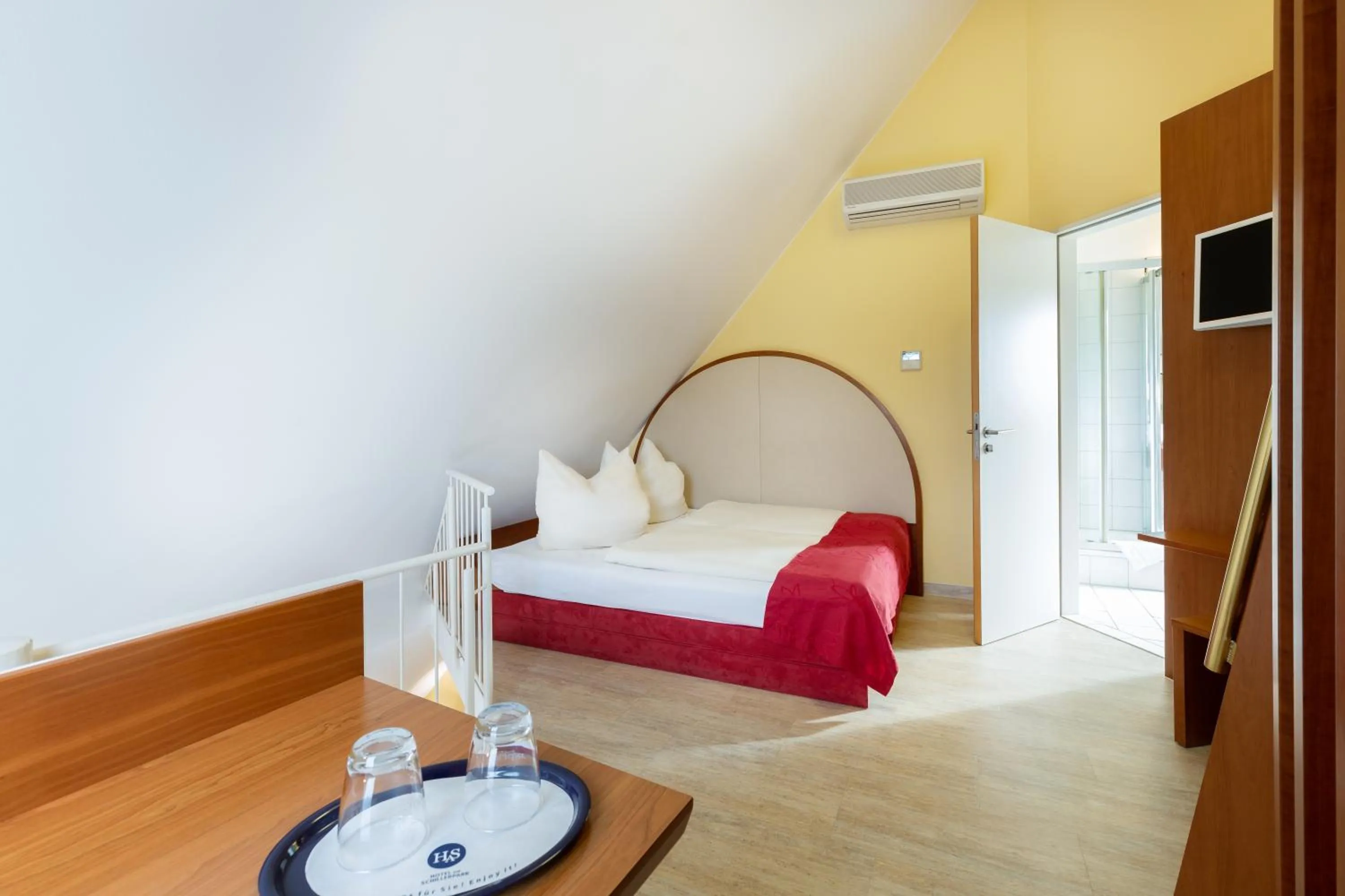 Staff, Bed in Hotel am Schillerpark