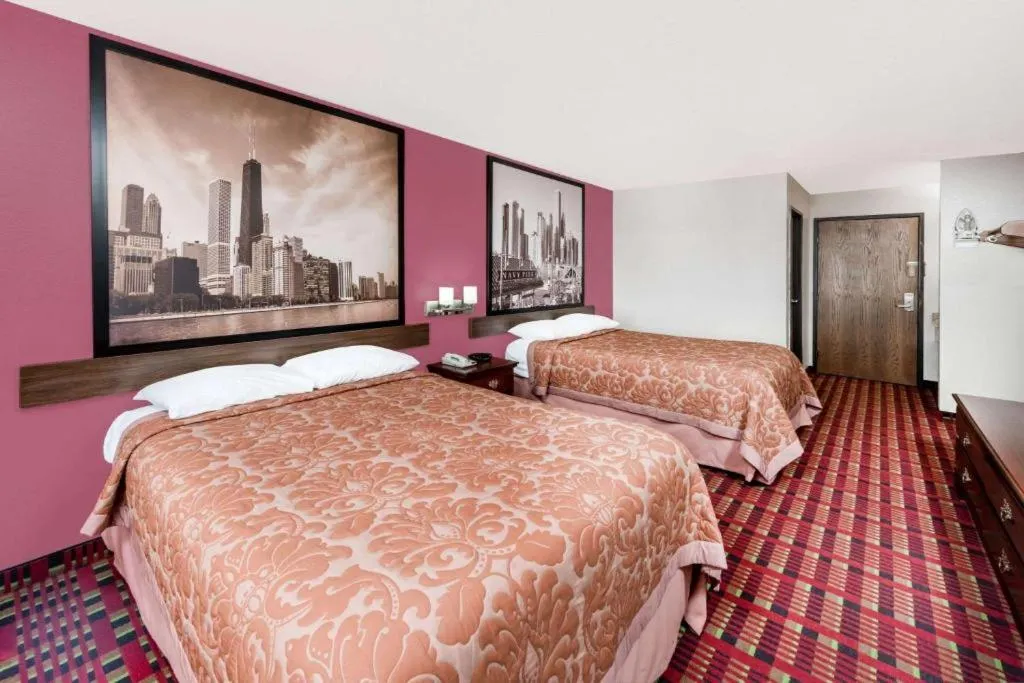 Bed in Super 8 by Wyndham Paris IL
