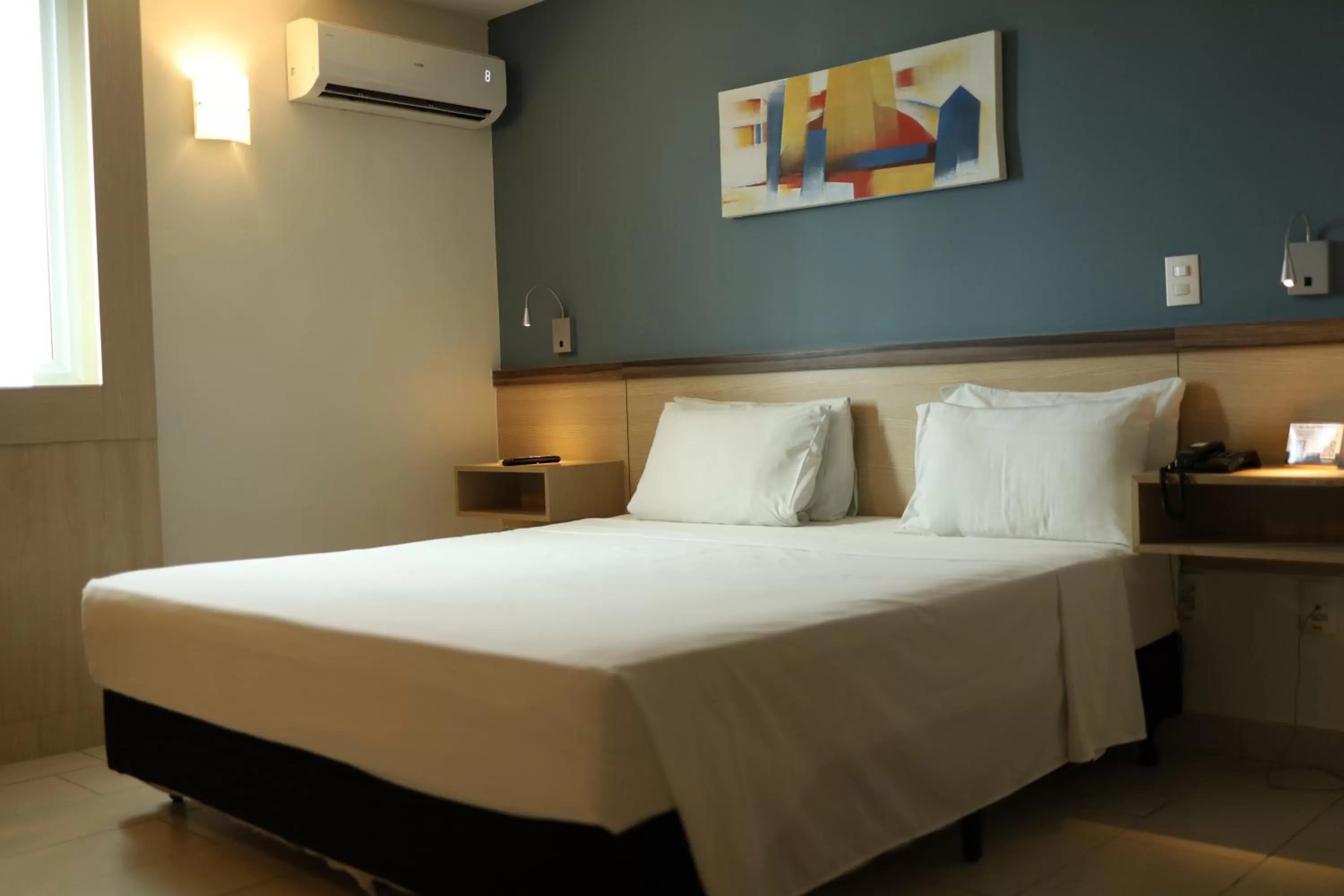 Photo of the whole room, Bed in Comfort Hotel Campos dos Goytacazes