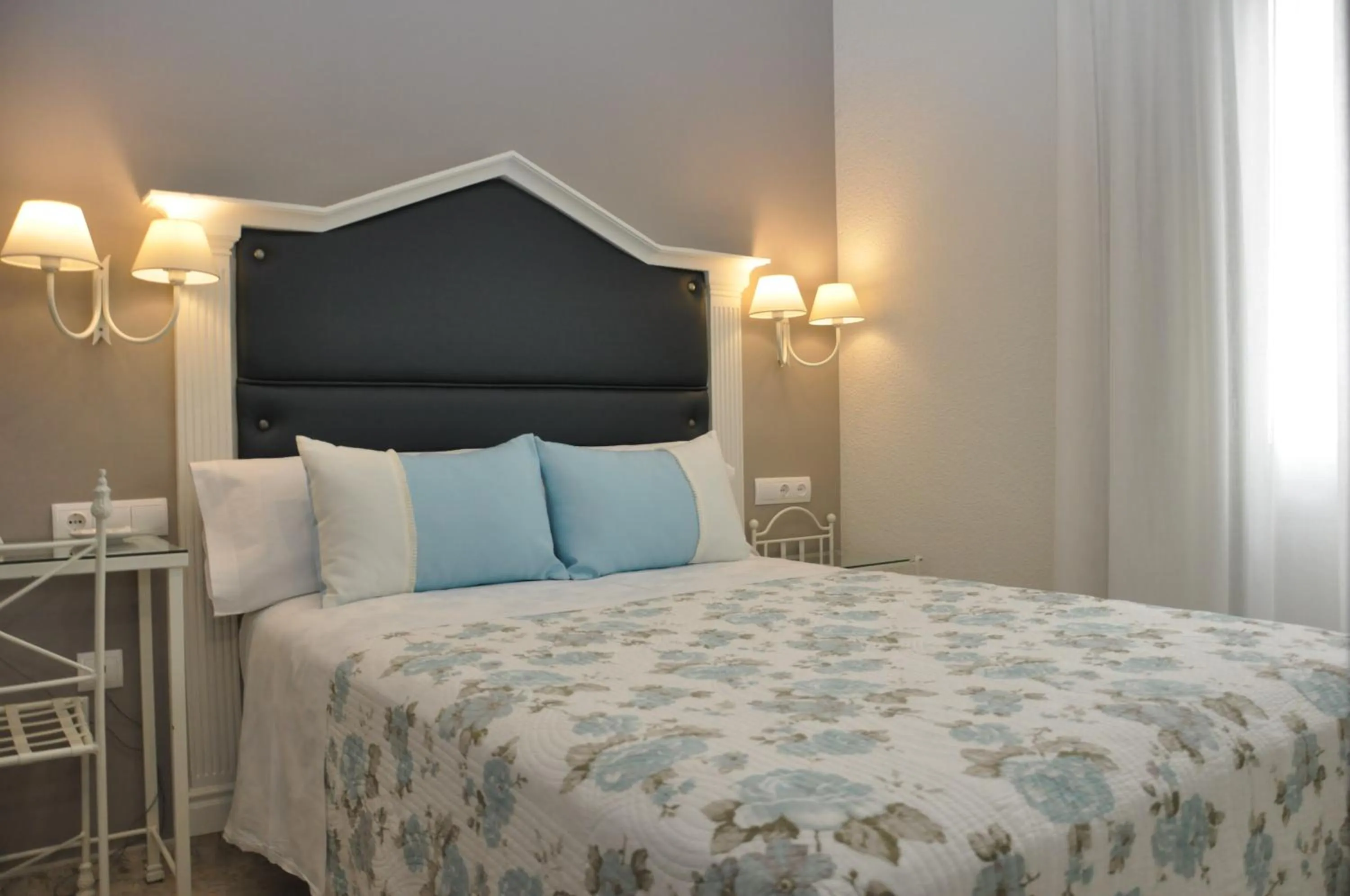 Photo of the whole room, Bed in Hotel Selu