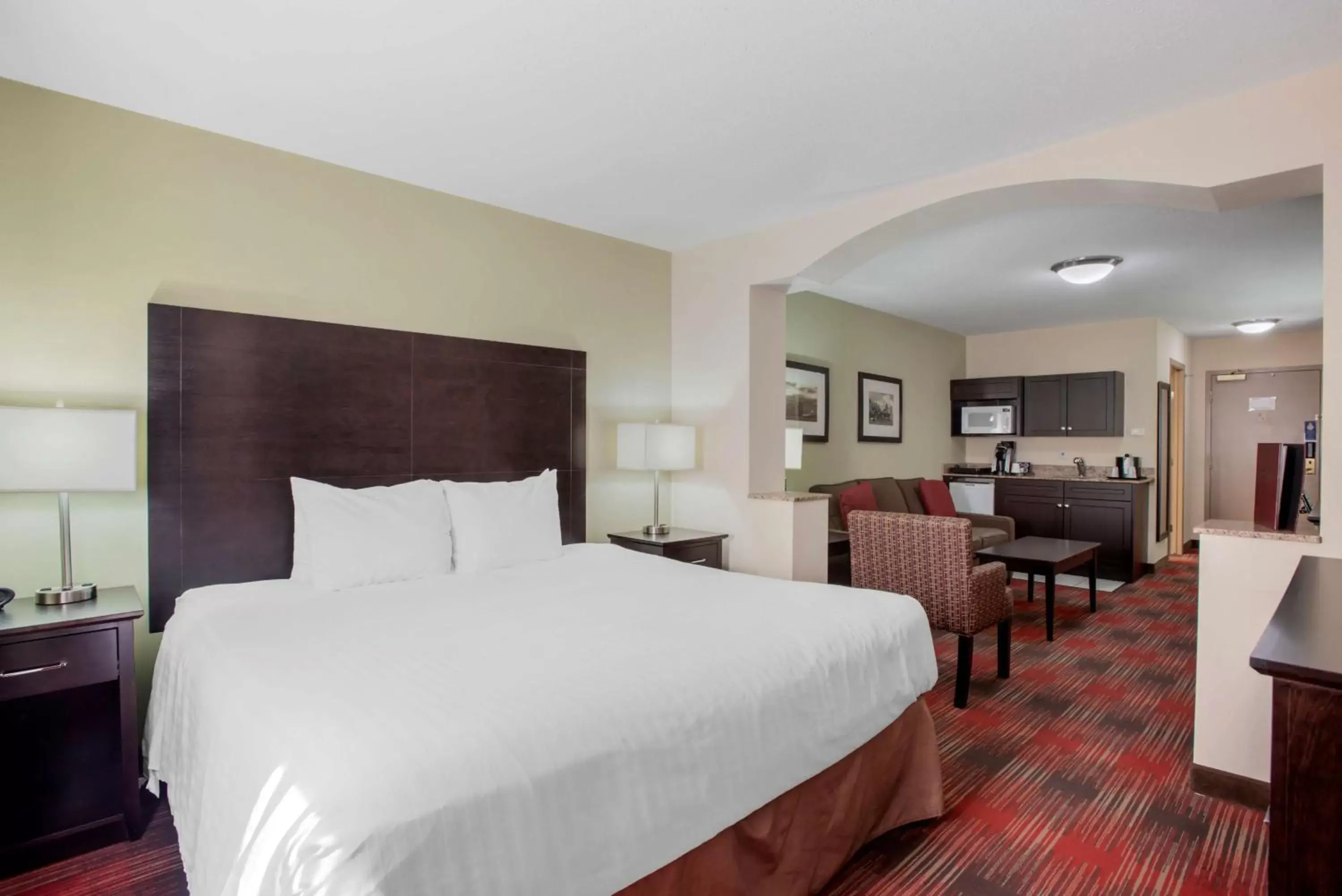 King Suite with Kitchenette in Best Western Plus Red Deer Inn & Suite King Suite with Kitchenette in Best Western Plus Red Deer Inn & Suite