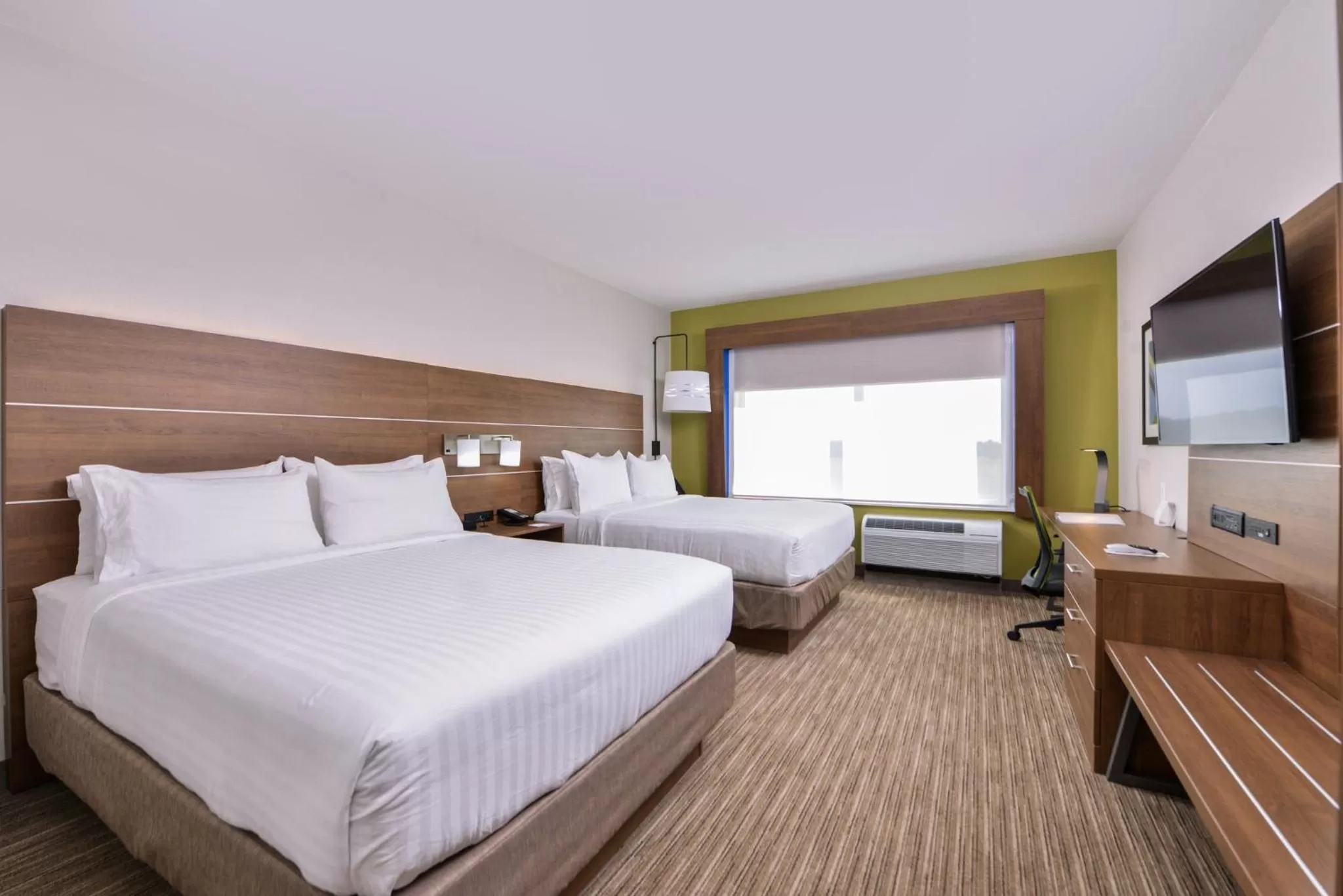 Photo of the whole room, Bed in Holiday Inn Express & Suites - Siloam Springs by IHG