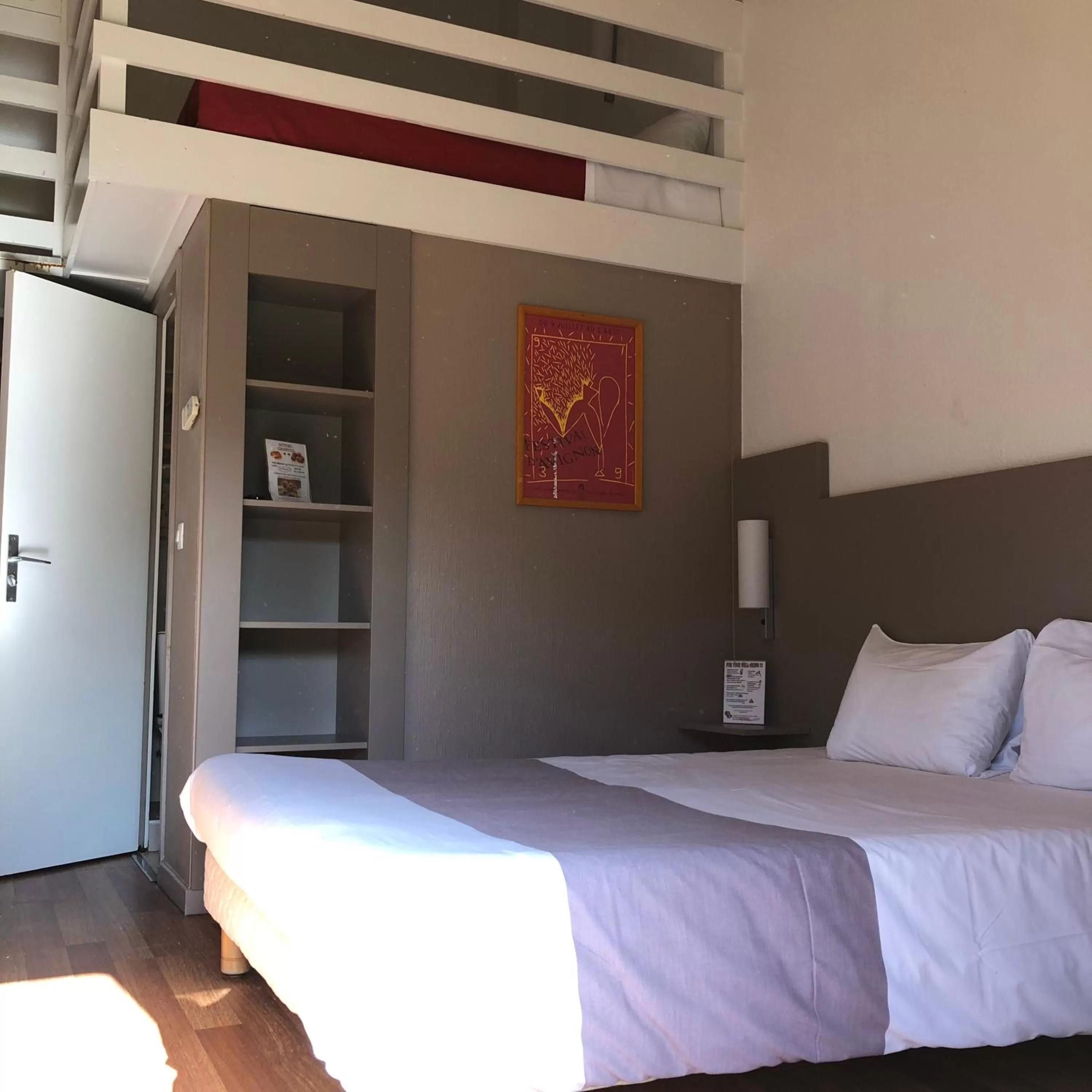 Photo of the whole room, Bed in Hotel Cristol