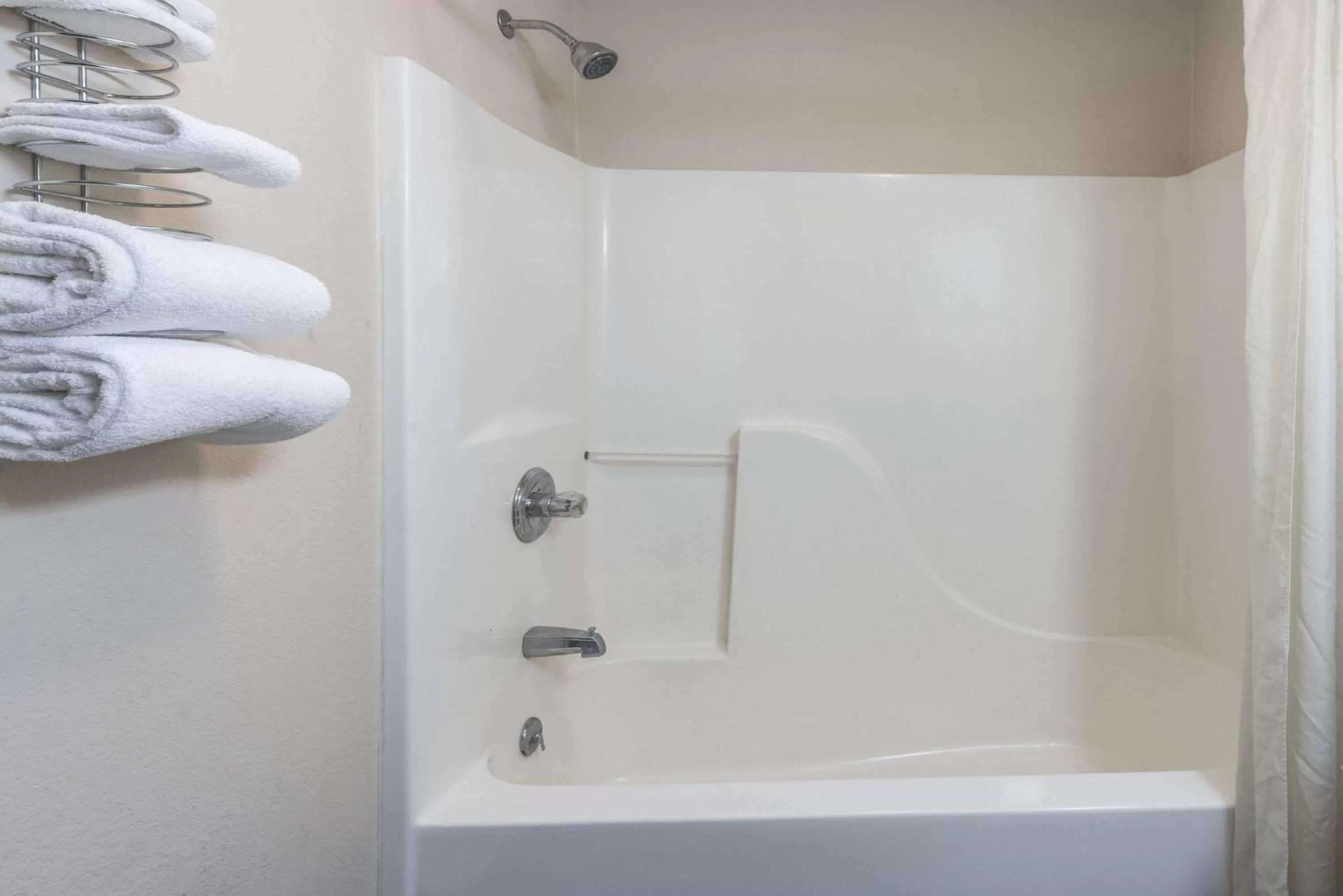 Bathroom in Super 8 by Wyndham Potosi