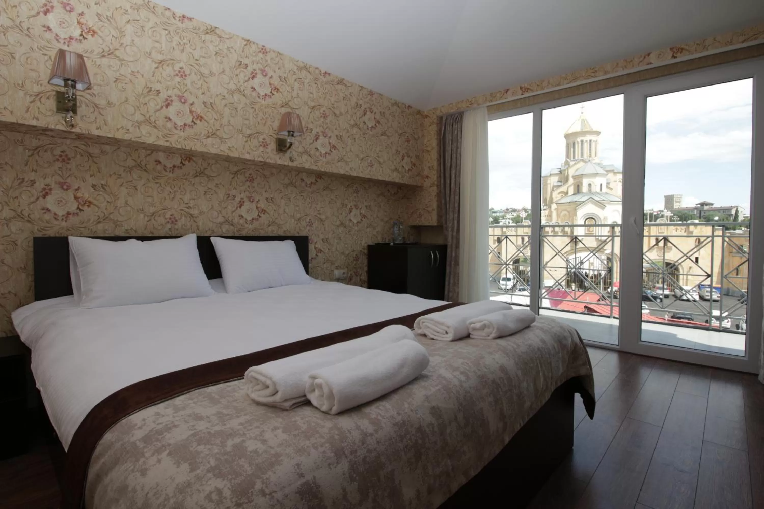 Shower, Bed in MariaLuis Hotel