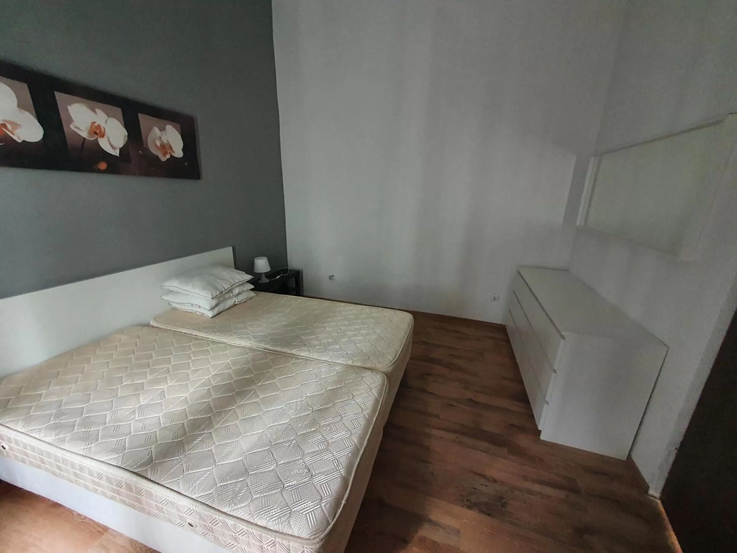 Bed in The Floor Piata Unirii