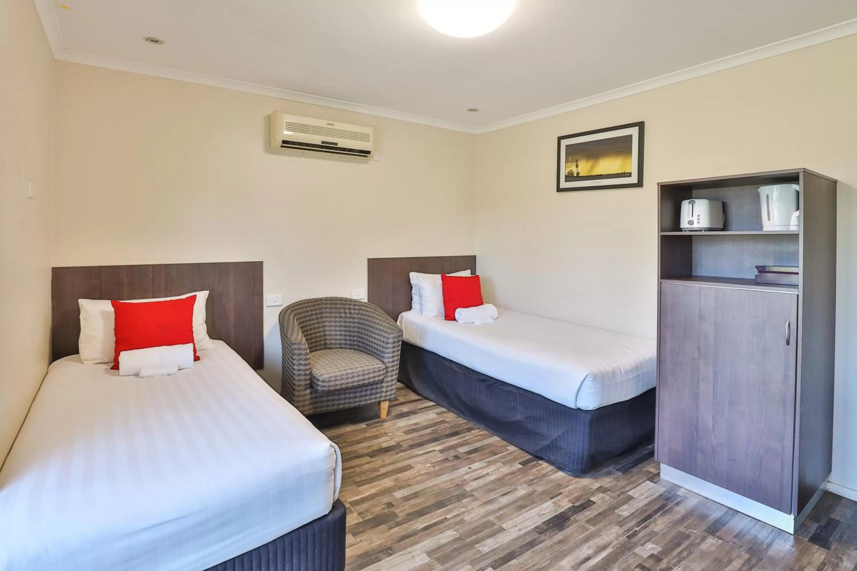 Bedroom, Bed in Boulevard Motor Inn Mildura