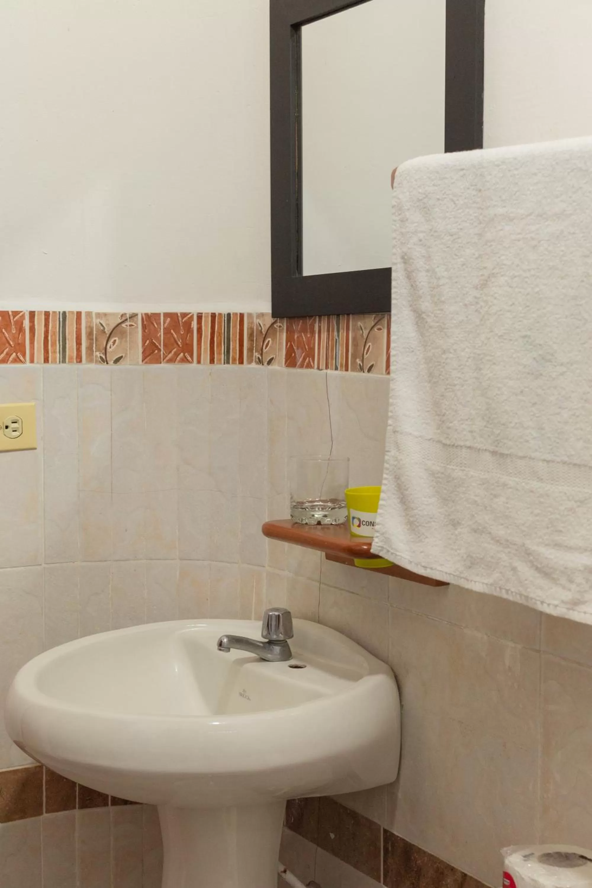 Bed, Bathroom in Hotel Crossman