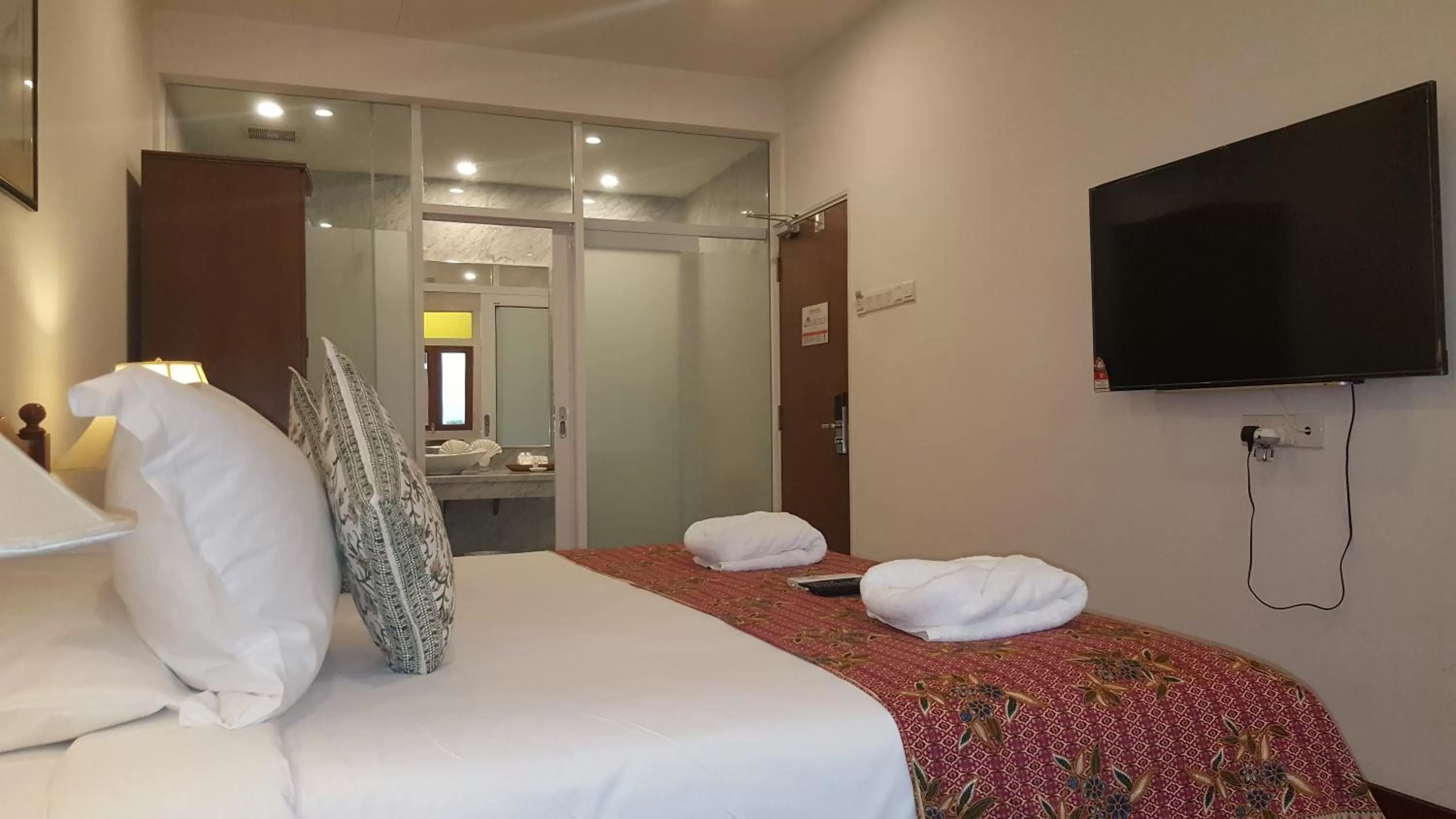 Bed in Heeren Straits Hotel