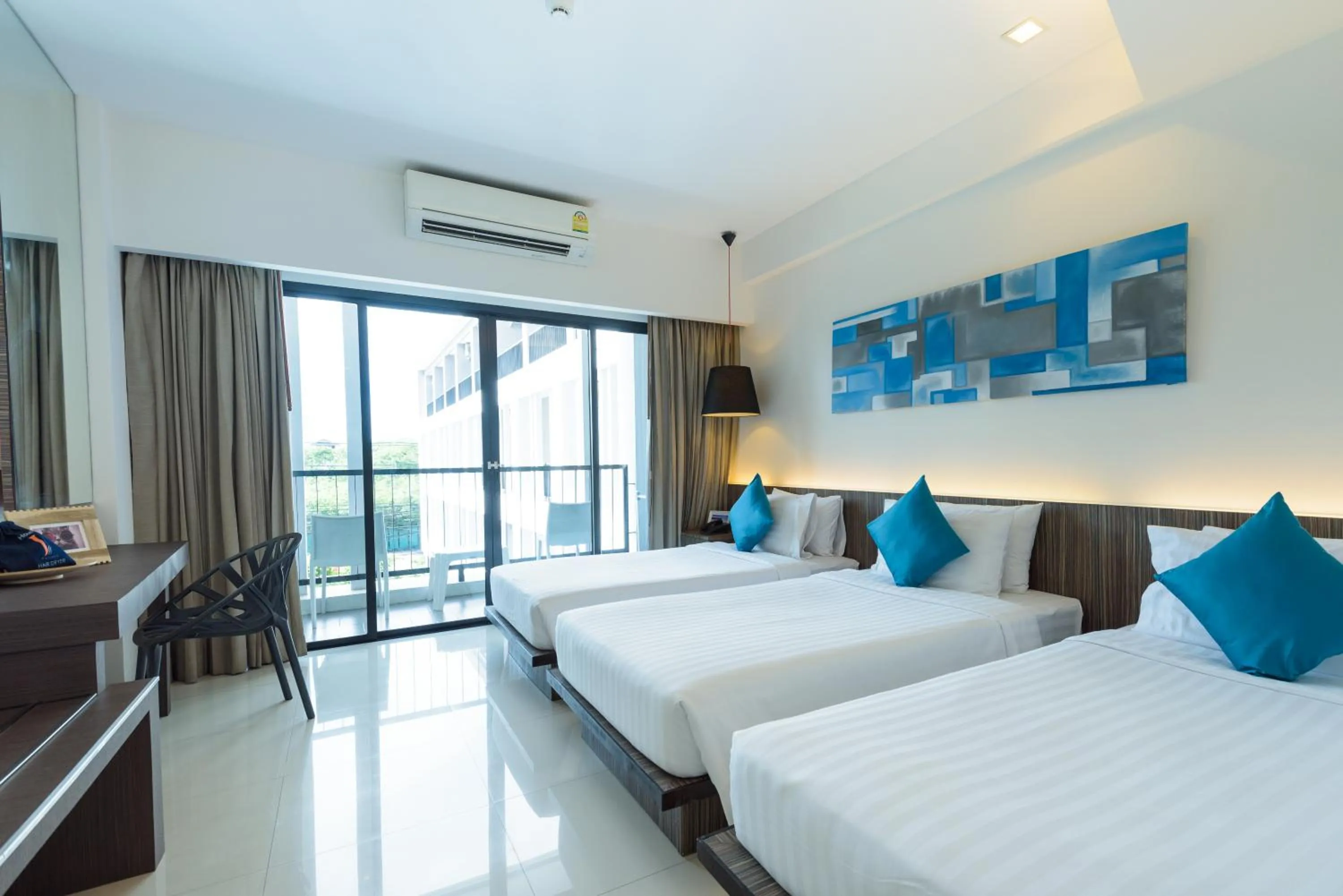 Bedroom, Bed in Hotel J Residence Pattaya