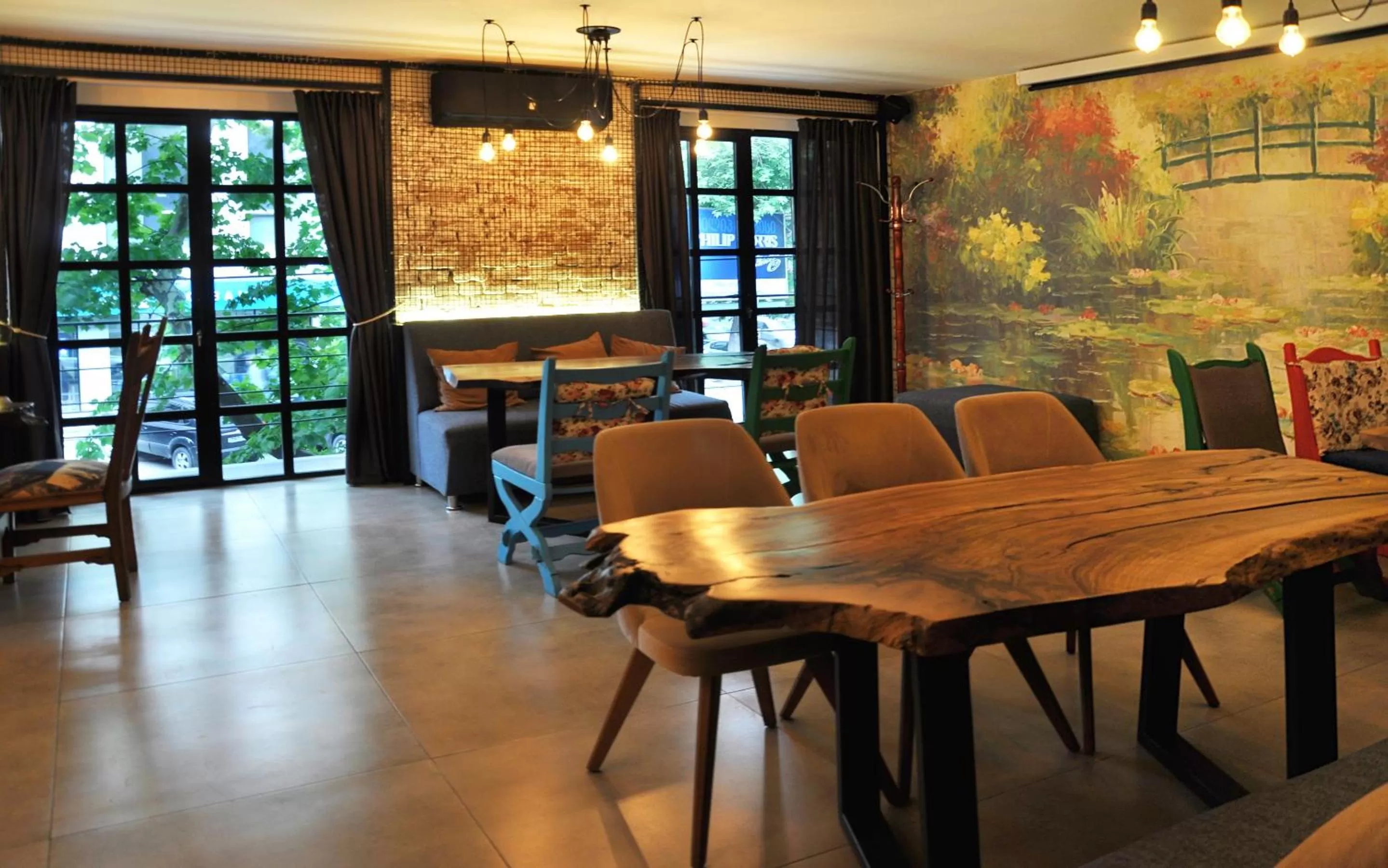 Restaurant/places to eat in Art Hotel Claude Monet