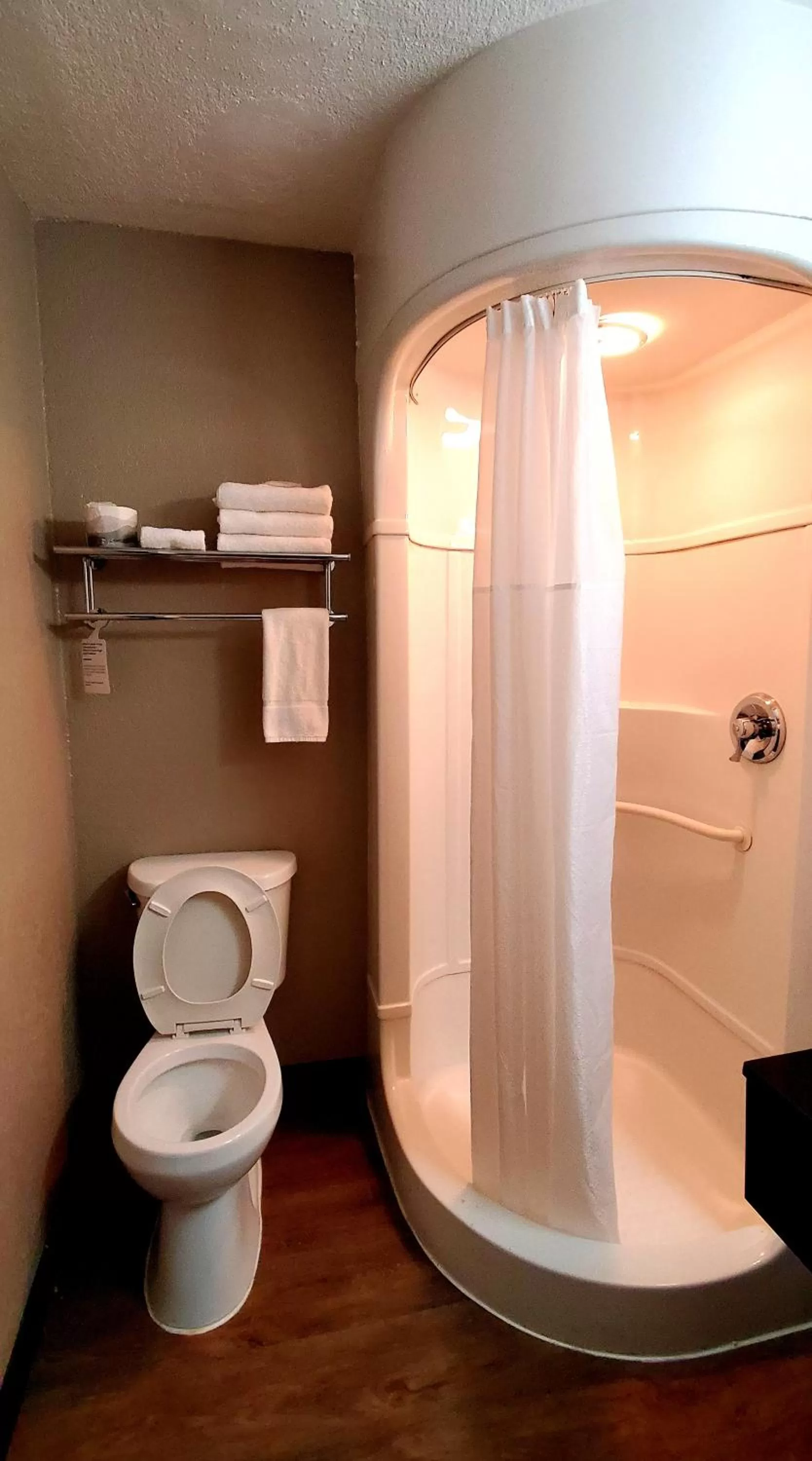 Shower in Motel 6-Palmdale, CA