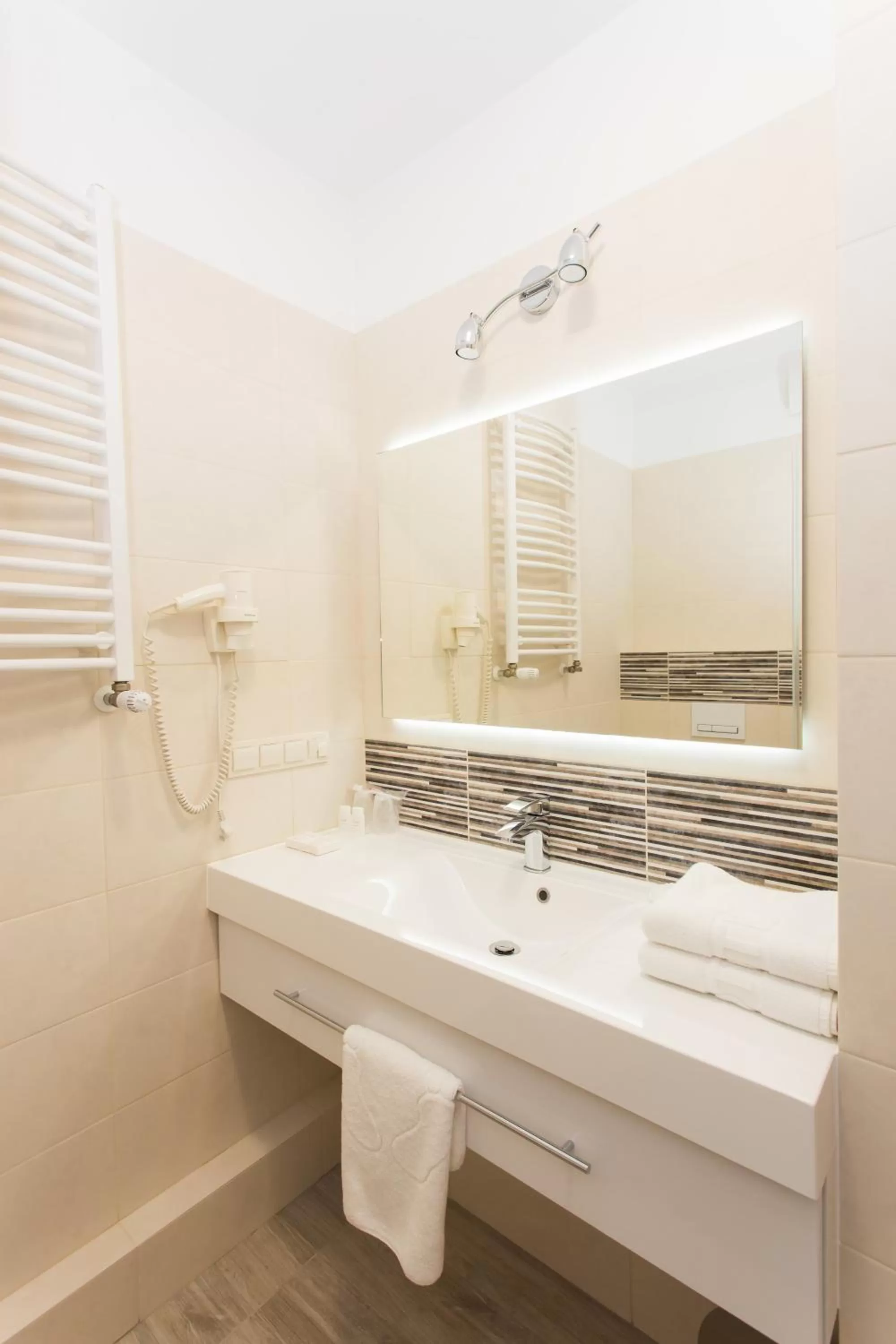 Bathroom in Hotel IOR