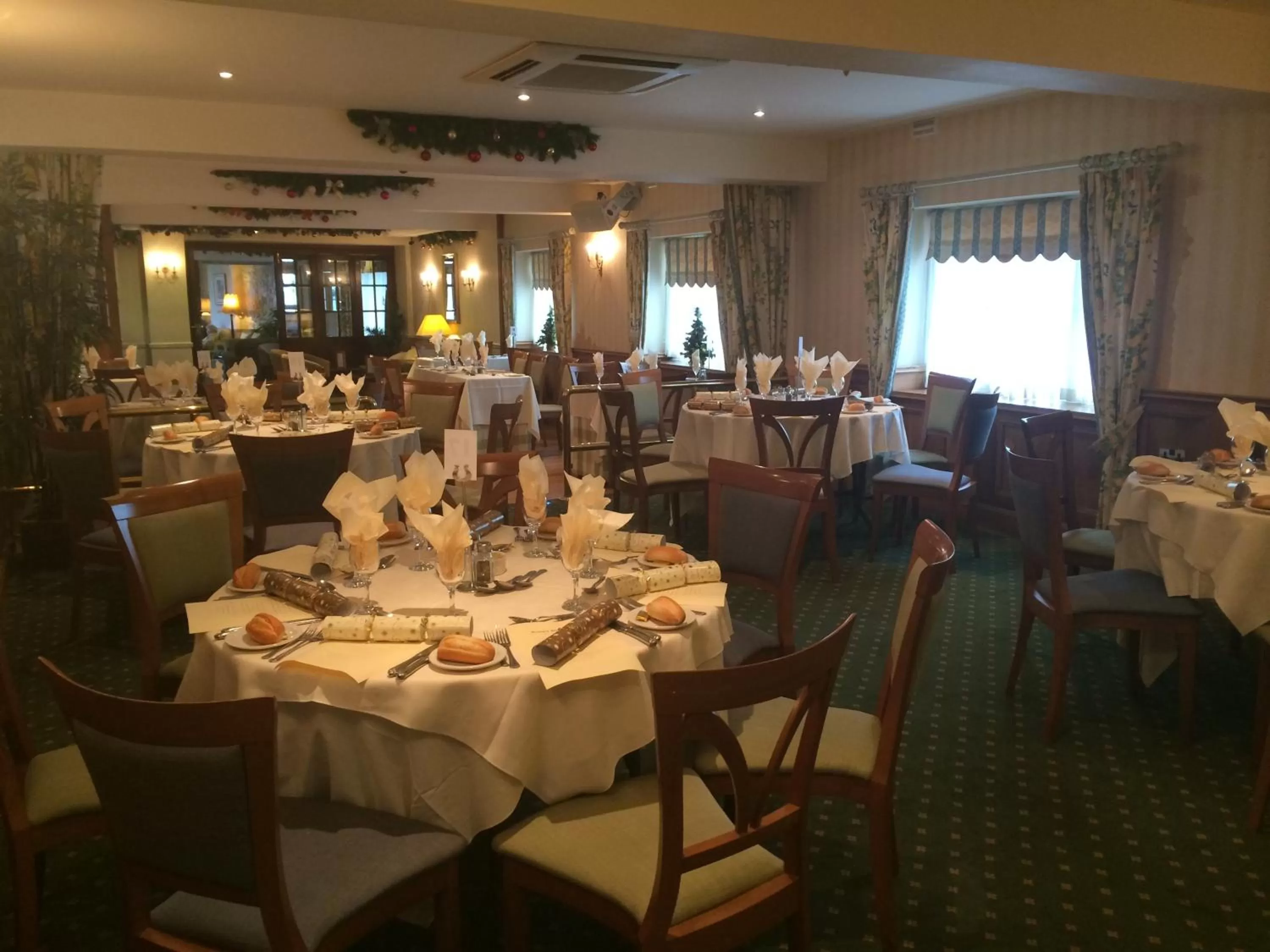 Restaurant/places to eat in Falcon Hotel