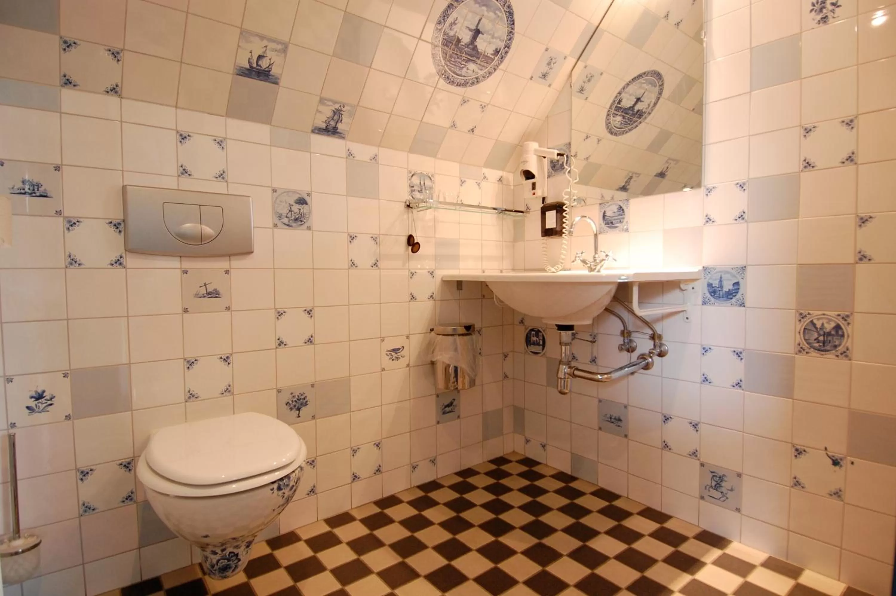 Toilet in Hotel de Plataan Delft Centrum