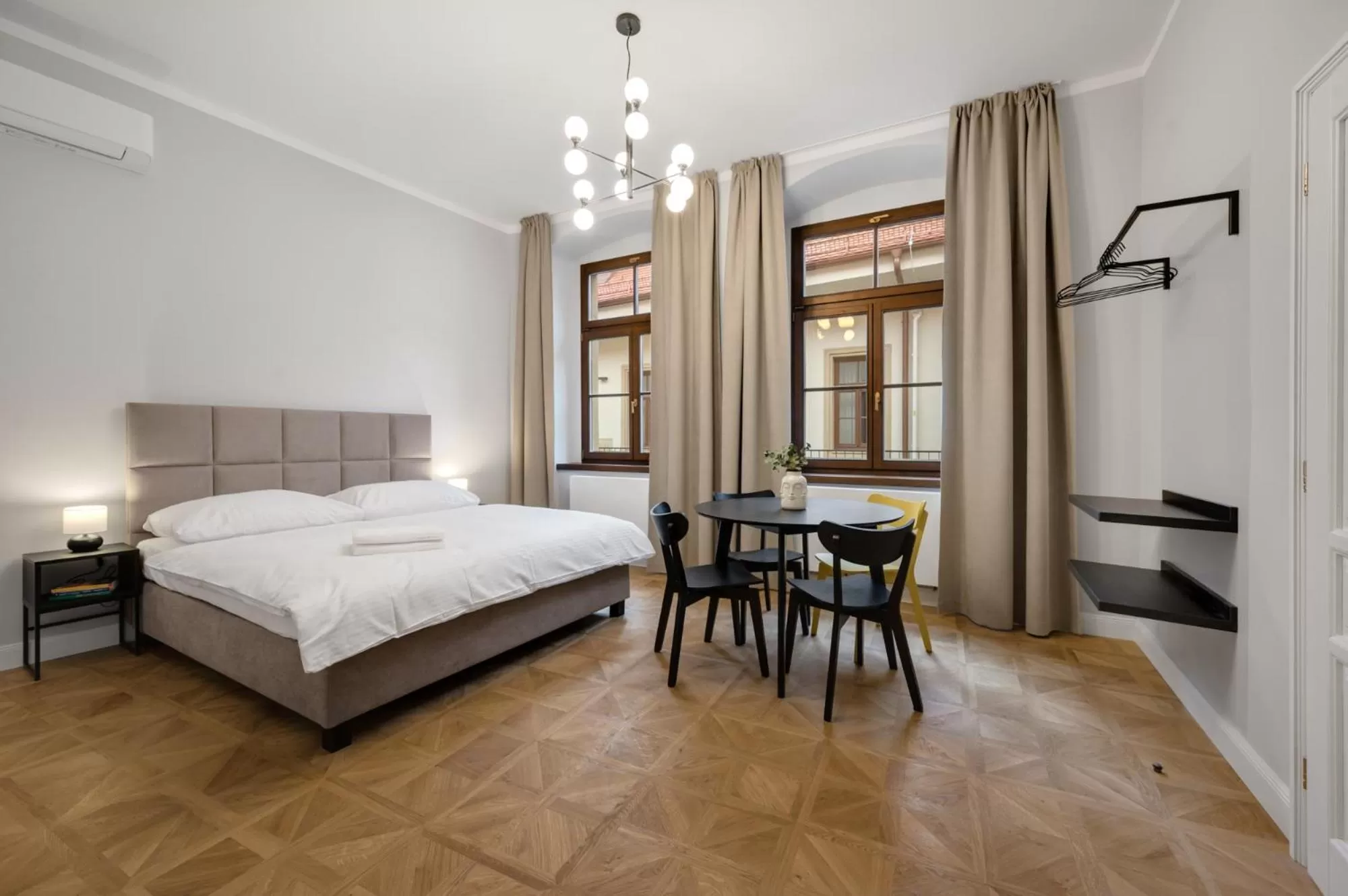 Photo of the whole room, Bed in Palace Apartments