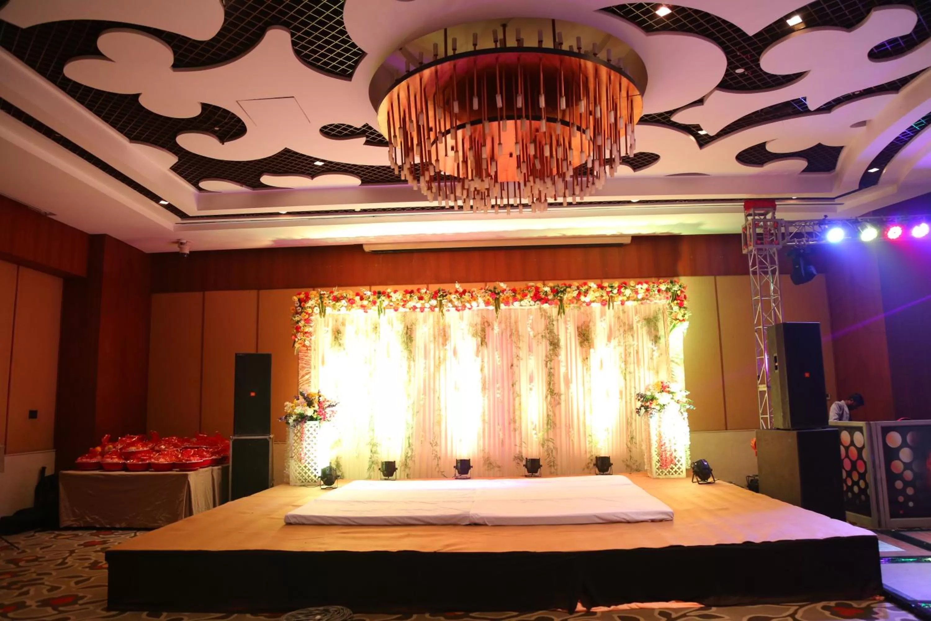 Meeting/conference room, Bed in Crowne Plaza New Delhi Okhla by IHG