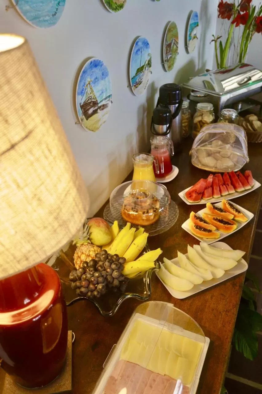 Buffet breakfast in Pousada Ponta Mar