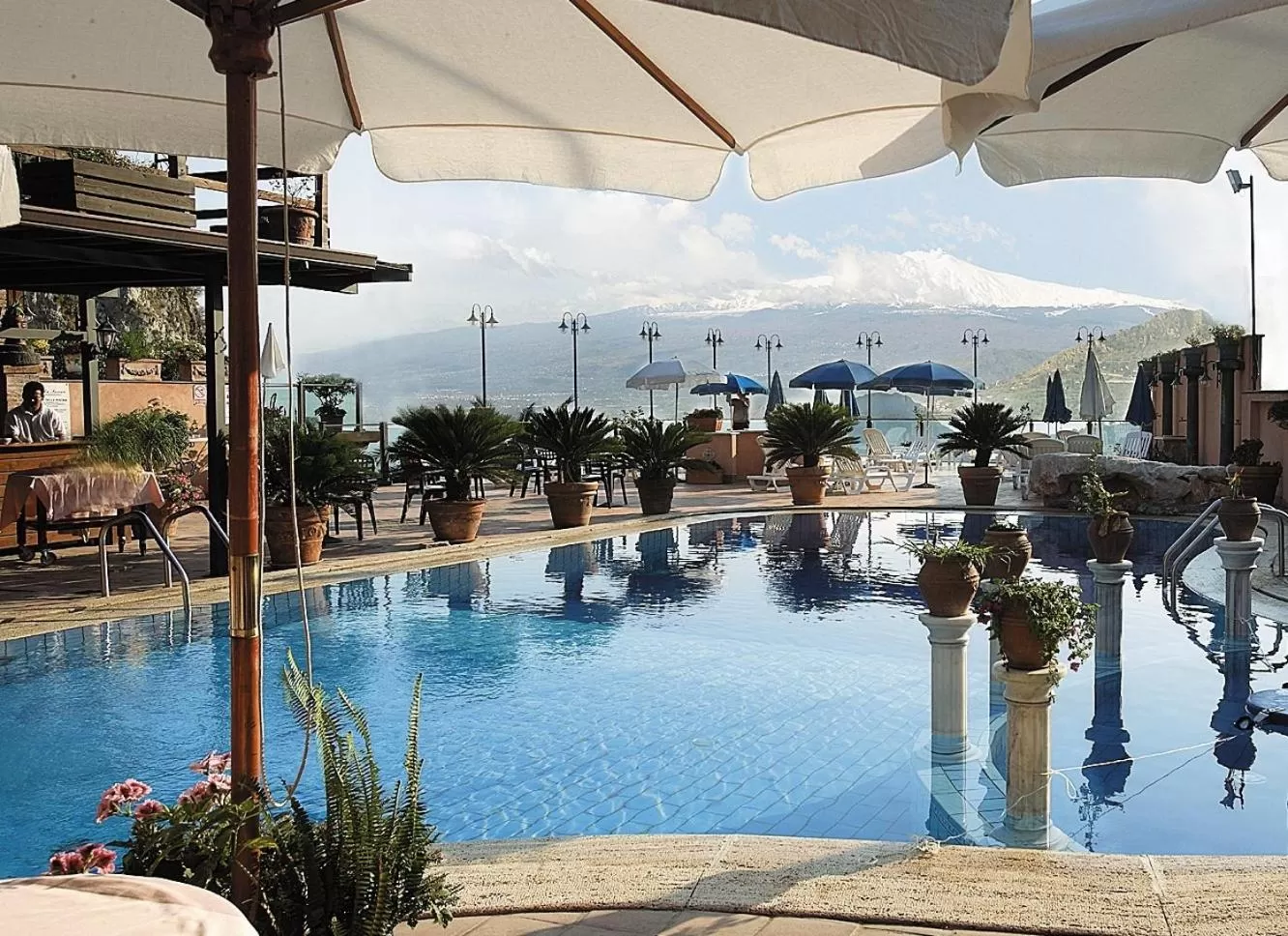 Swimming pool in Hotel Villa Sonia