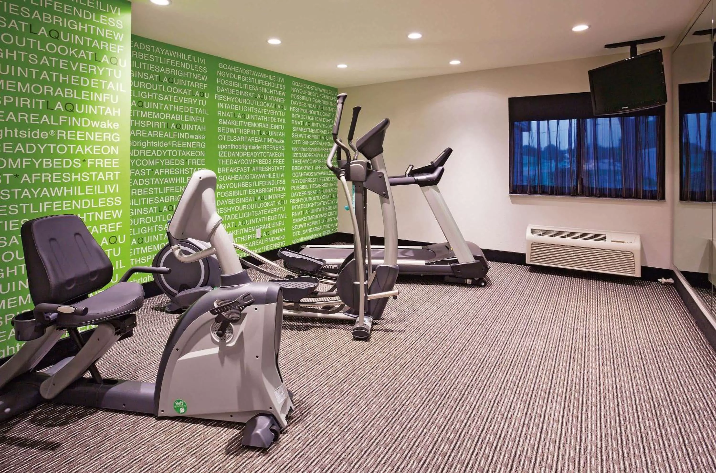 Fitness centre/facilities in La Quinta Inn by Wyndham Oshkosh
