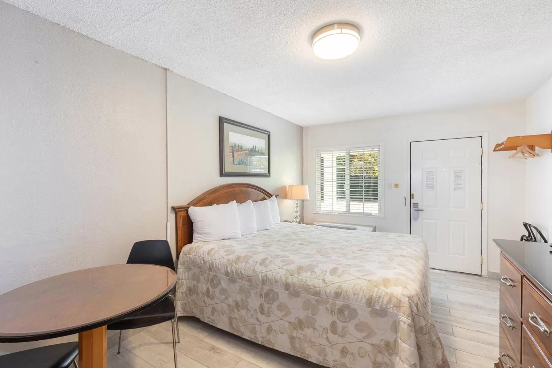 Bed in Vineyard Valley Inn