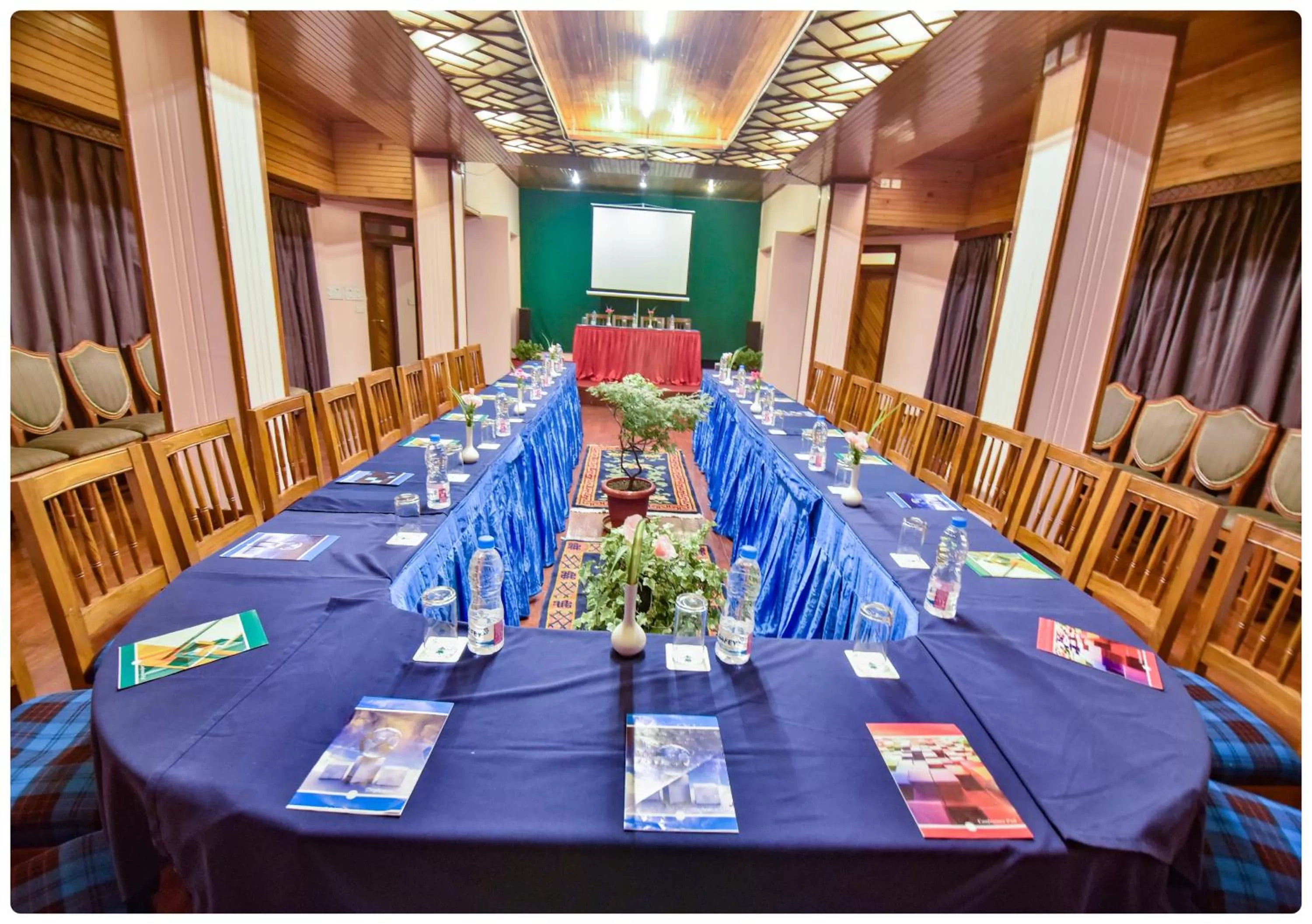 Meeting/conference room in Cedar Inn