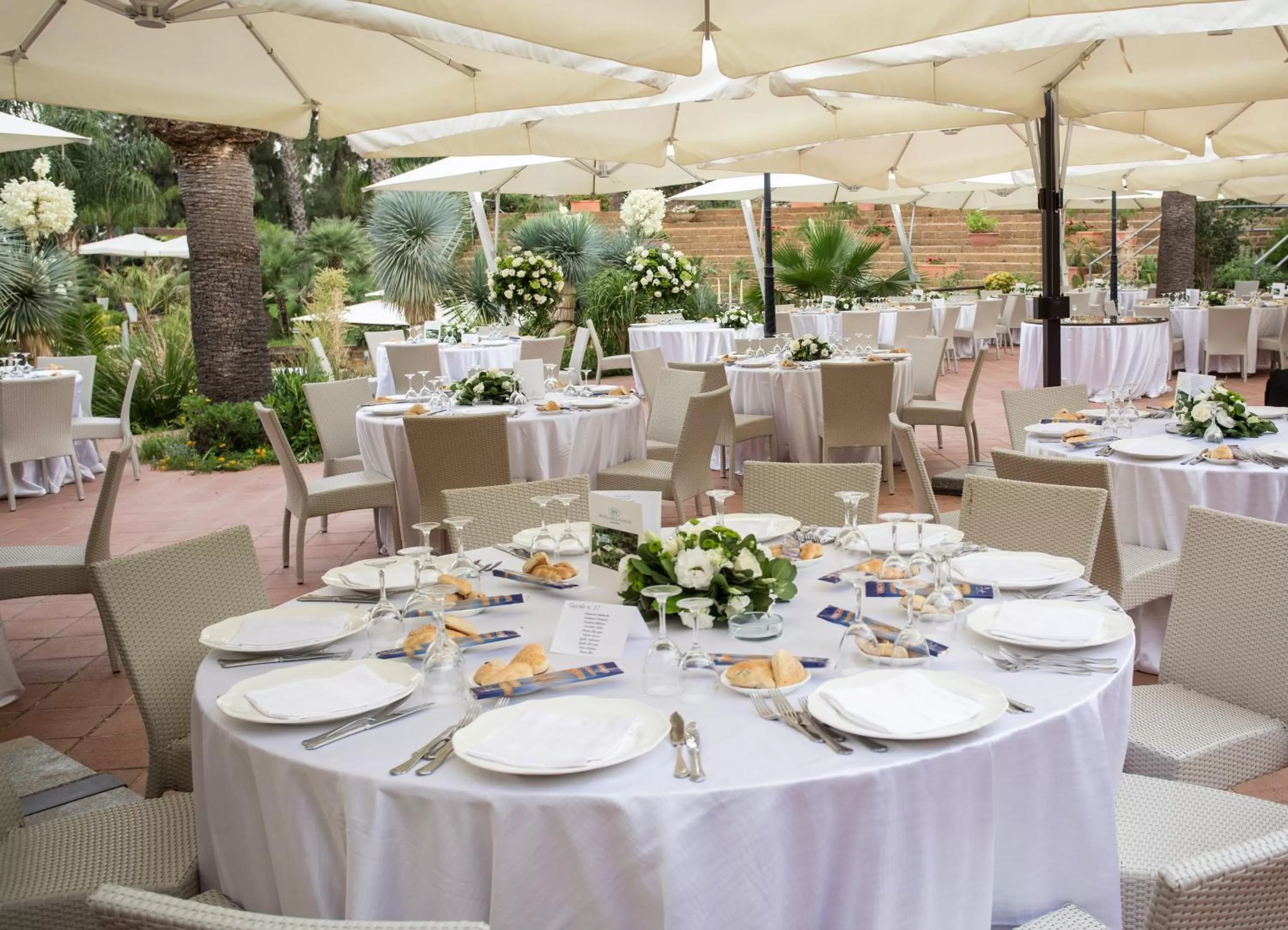 Restaurant/places to eat in Hotel Della Valle